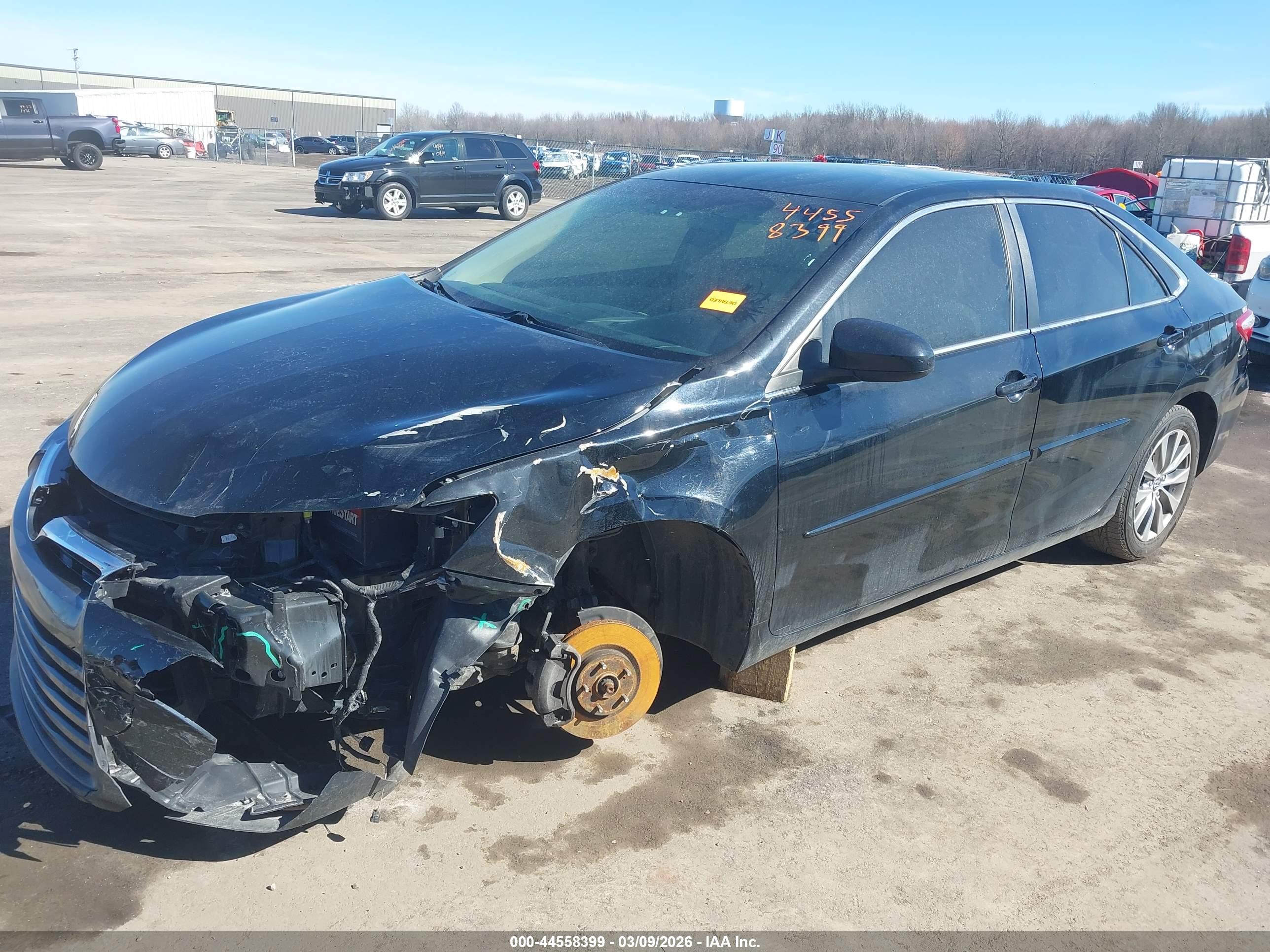 TOYOTA CAMRY image 2