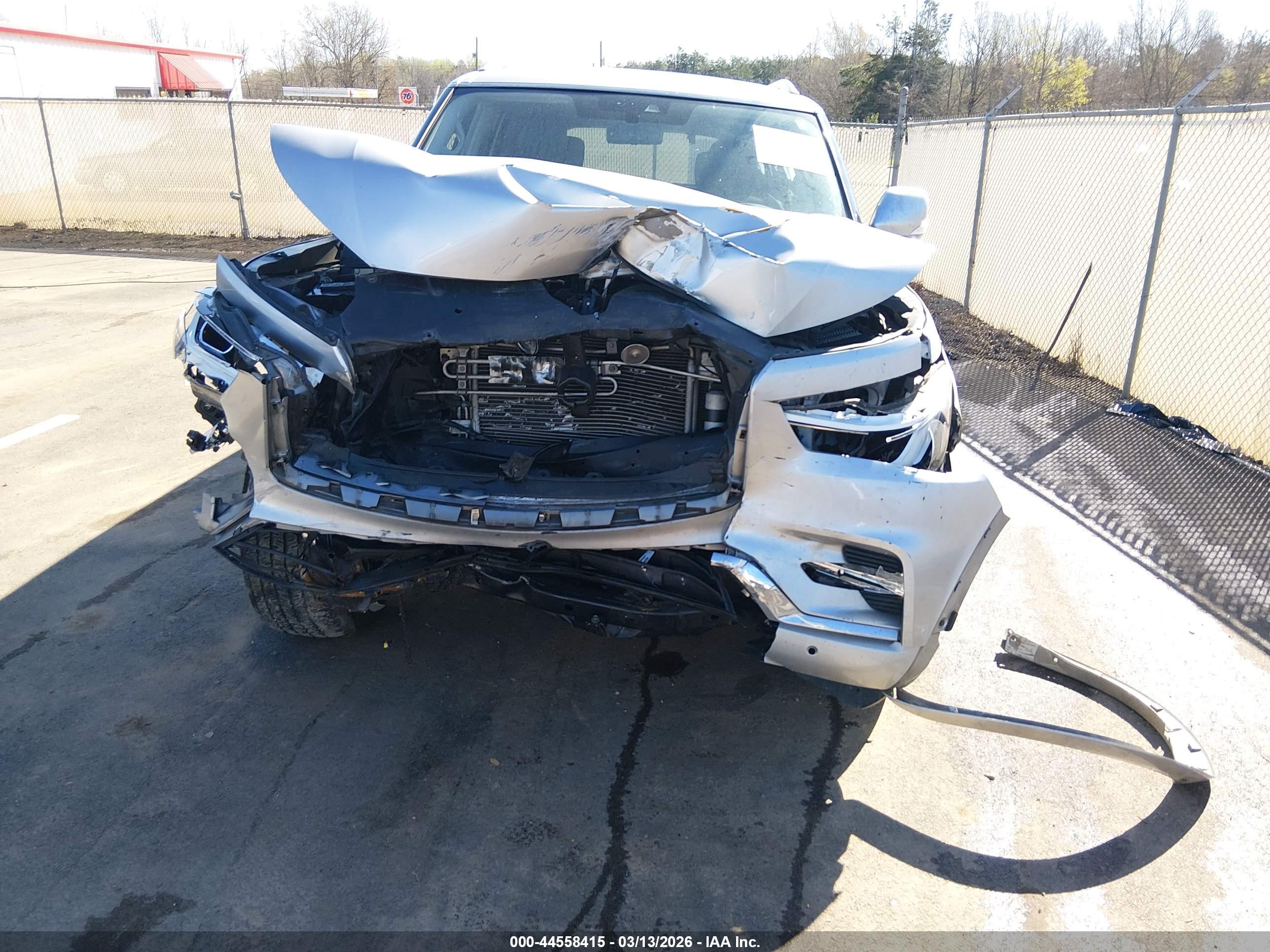 INFINITI QX80 image 6
