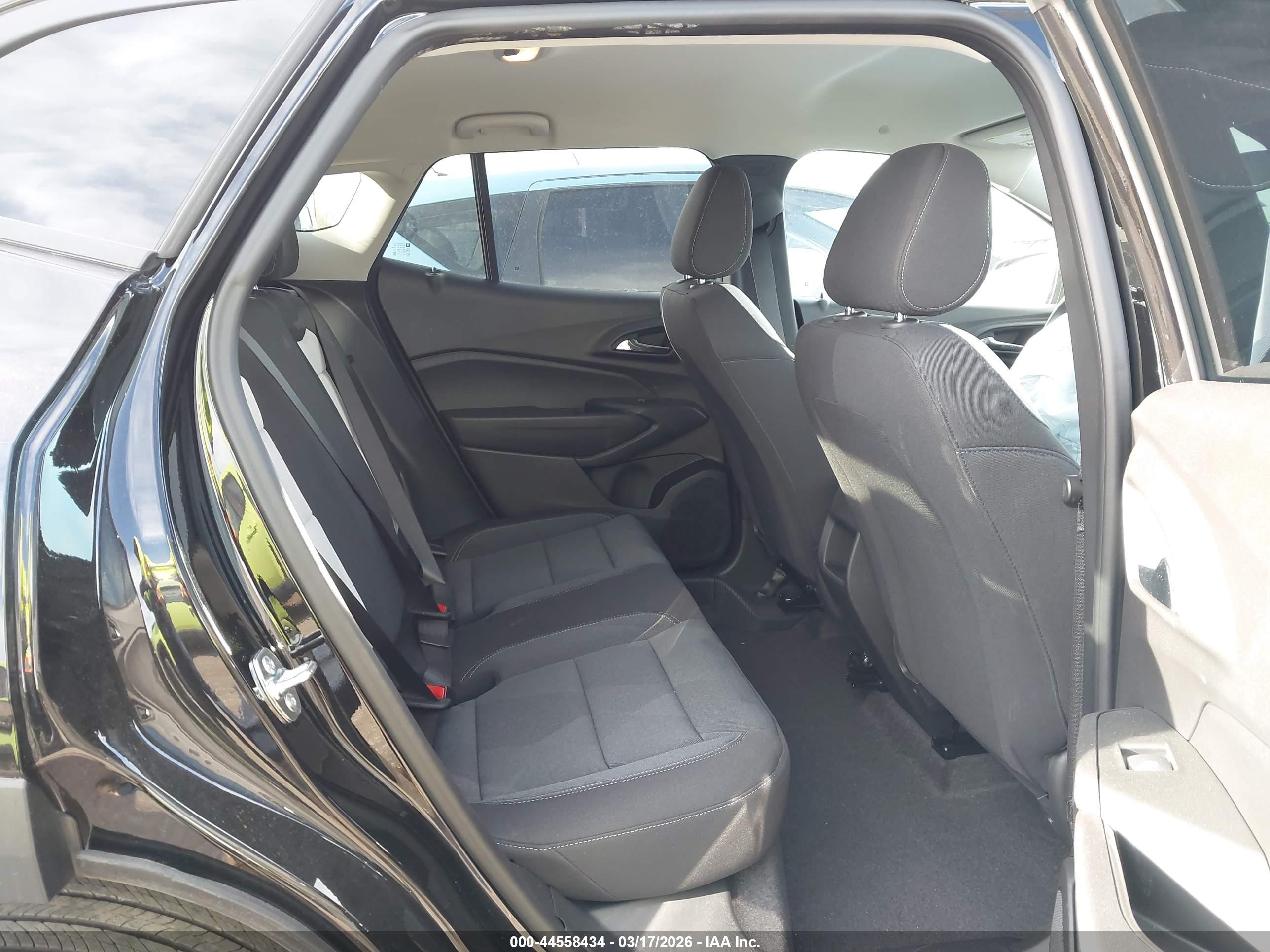 CHEVROLET TRAX image 8