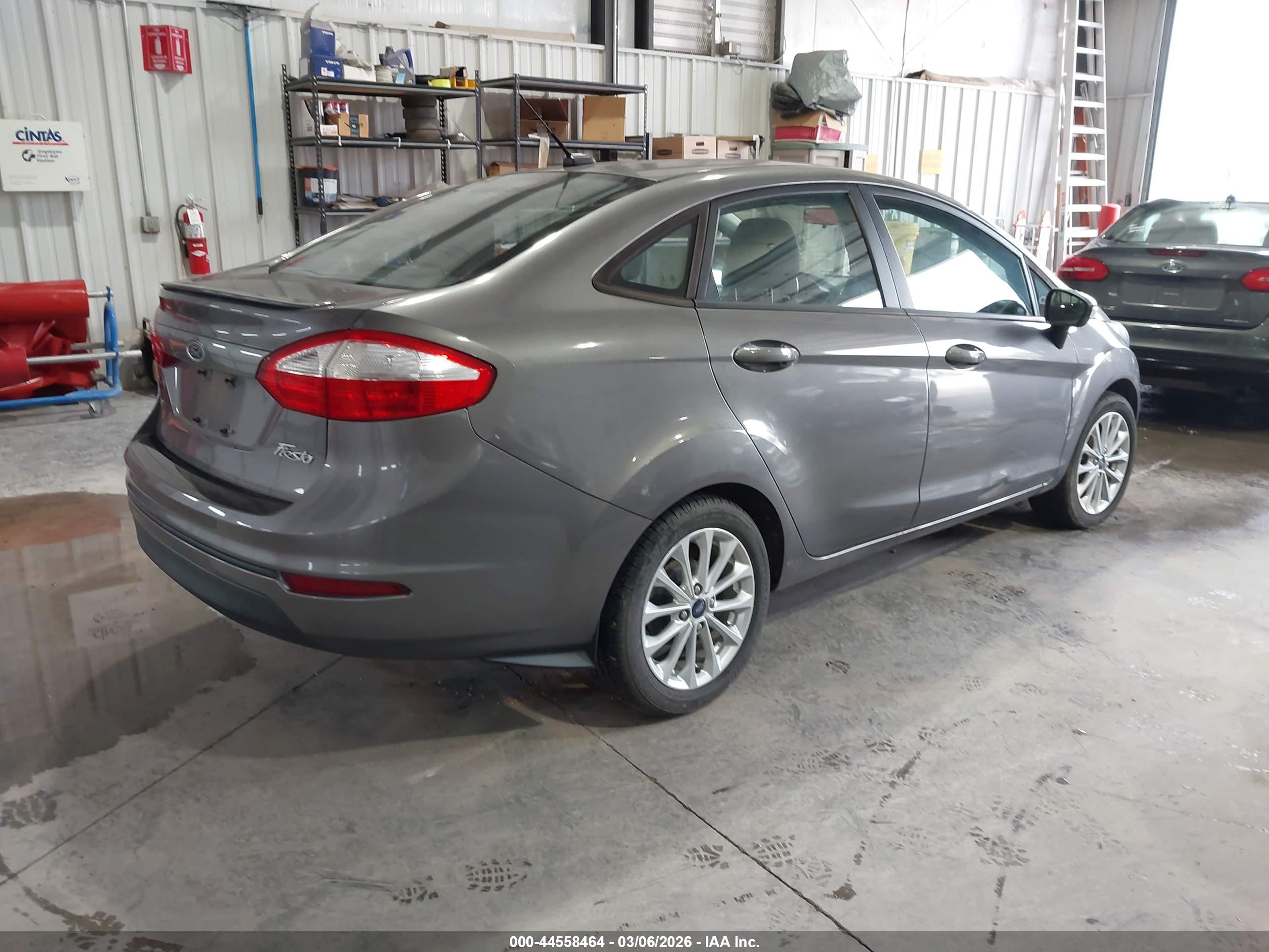 FORD FIESTA image 4