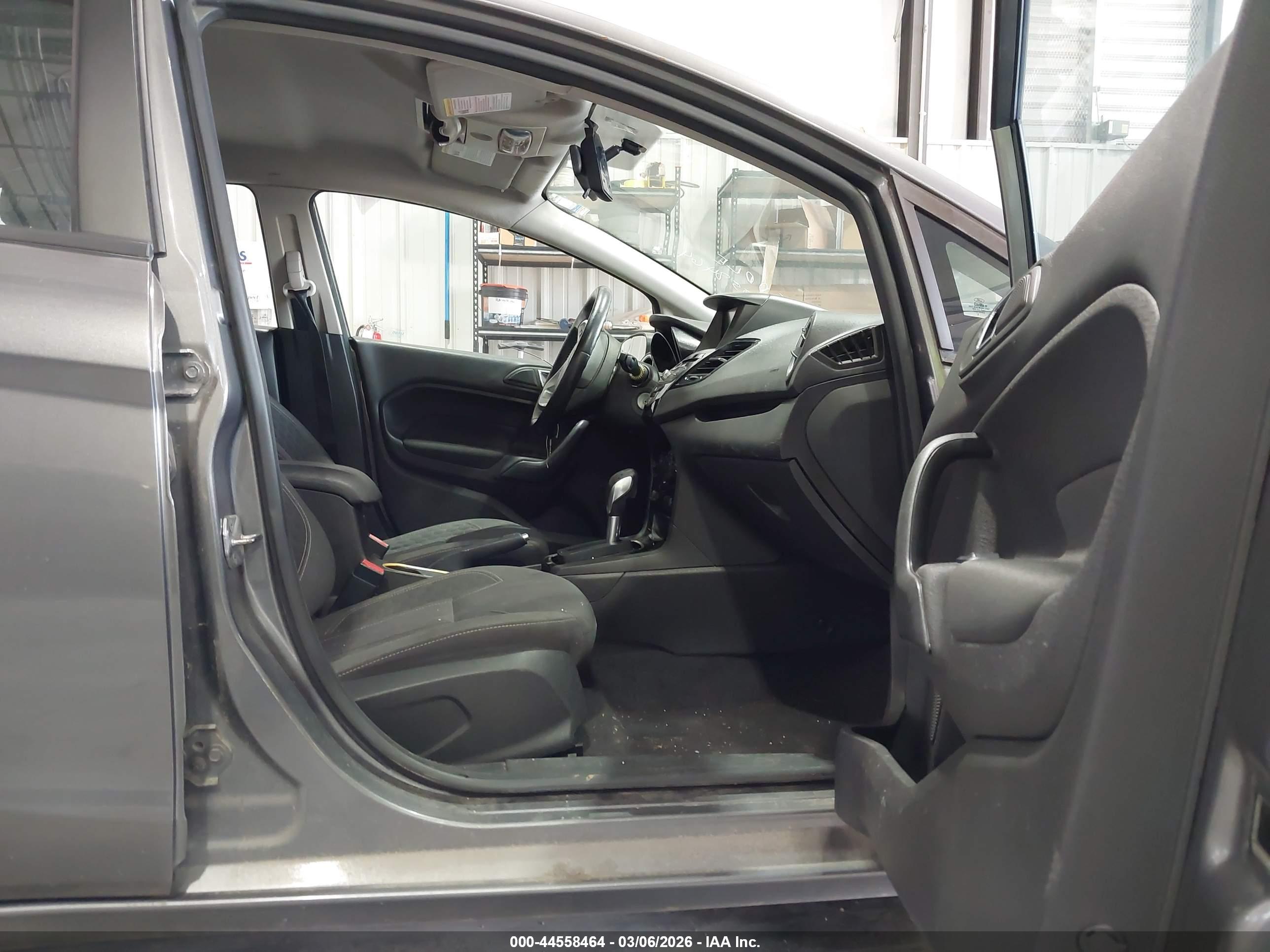 FORD FIESTA image 5
