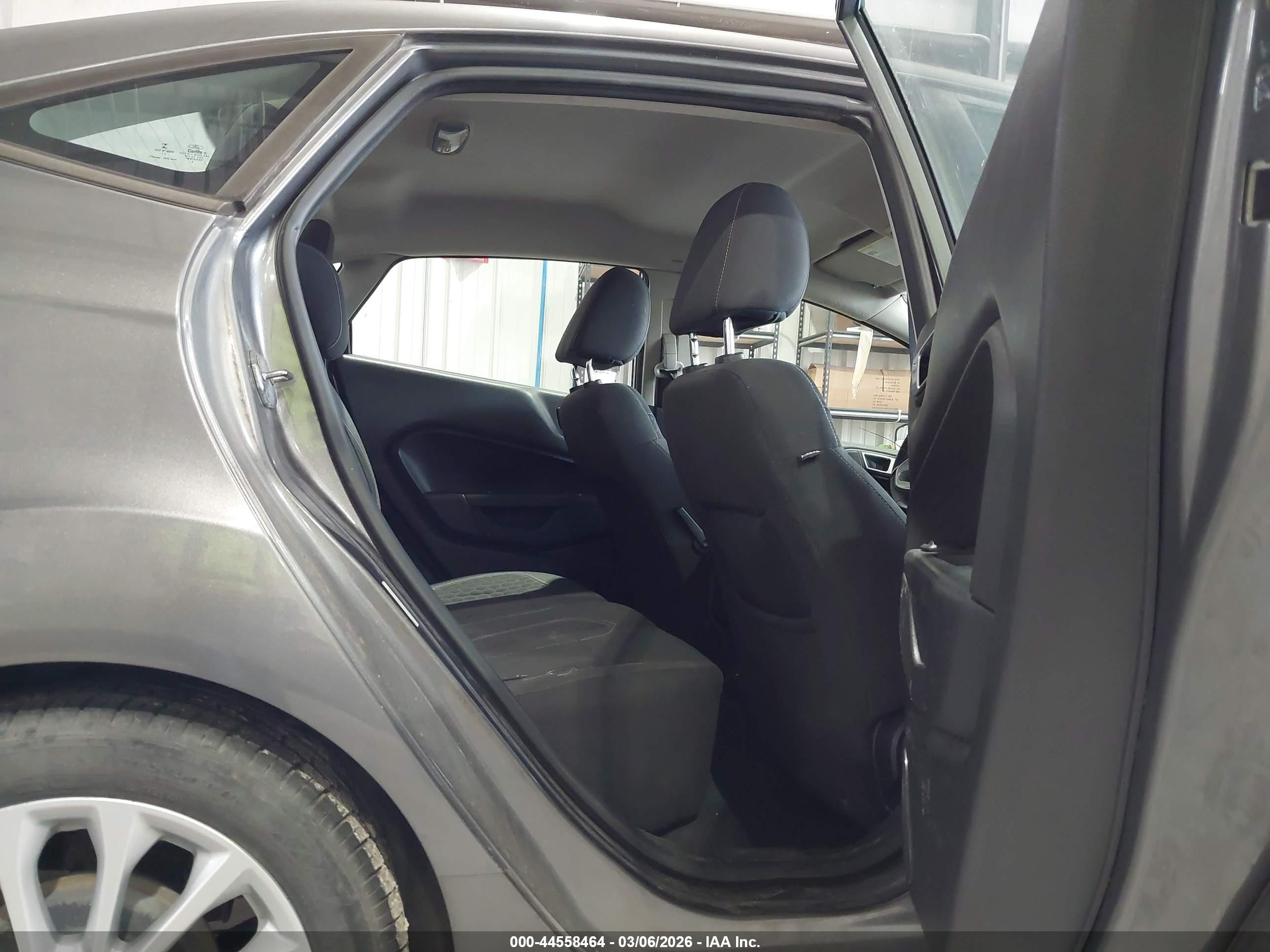 FORD FIESTA image 8