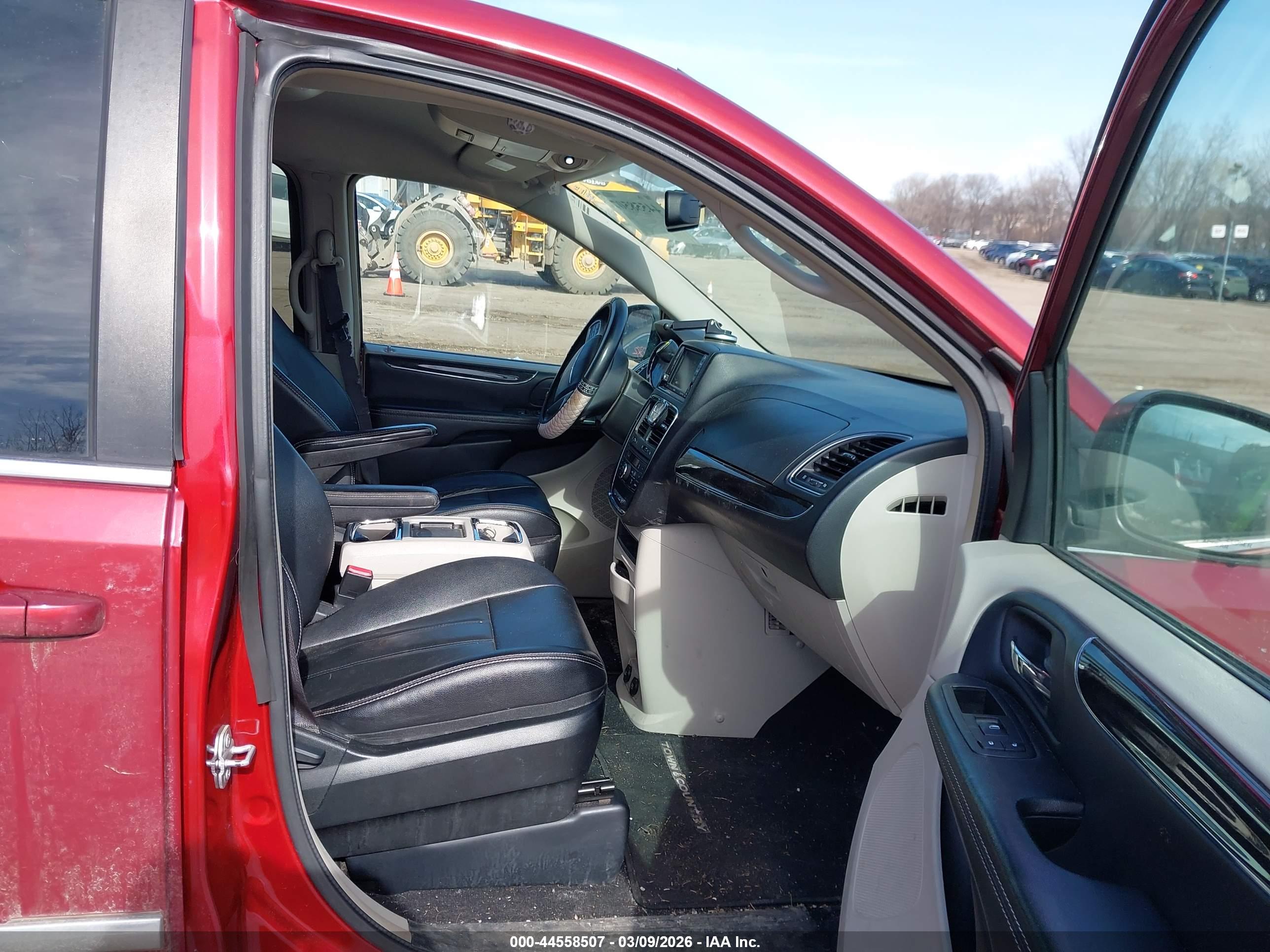 CHRYSLER TOWN image 5