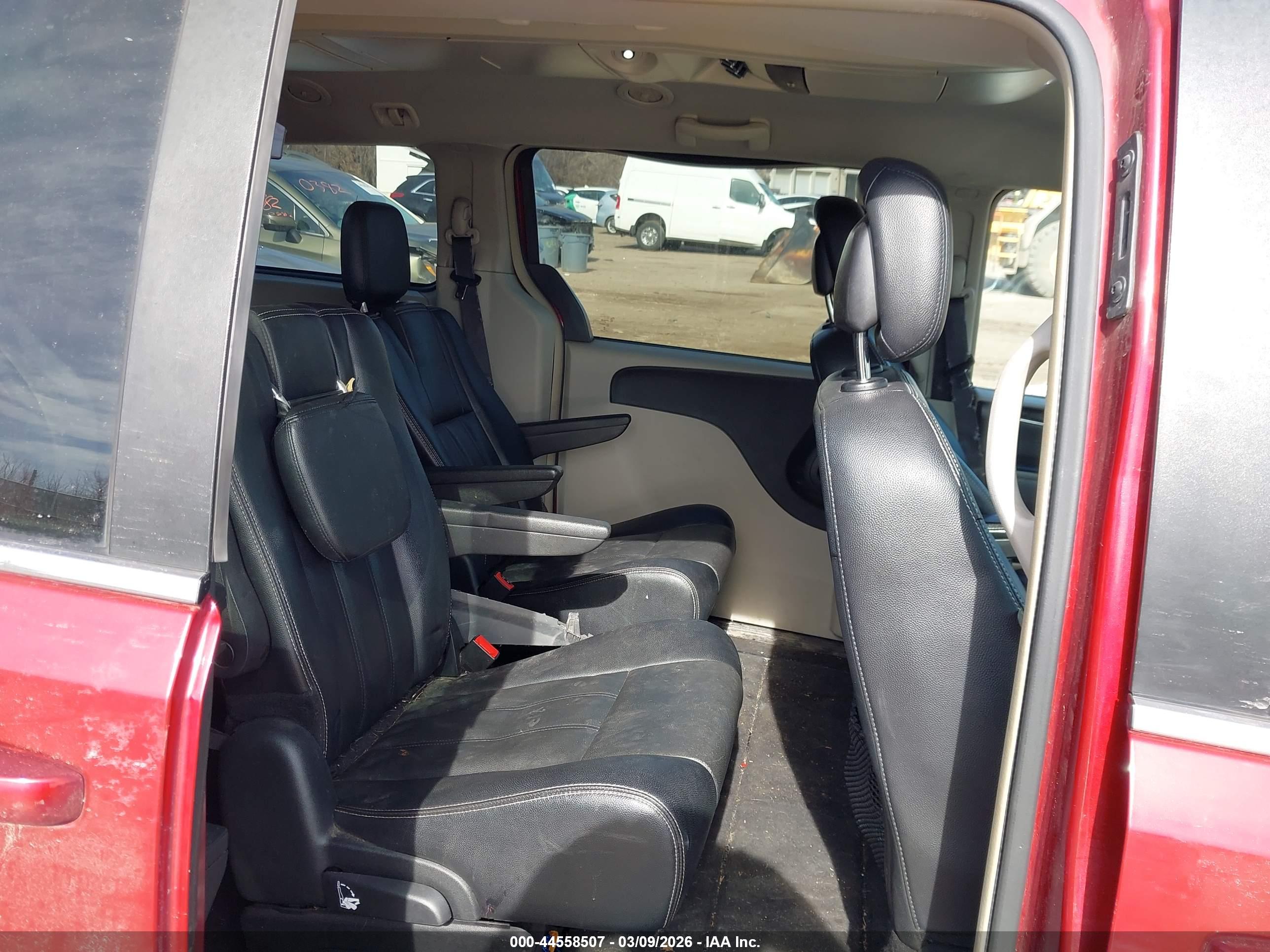 CHRYSLER TOWN image 8