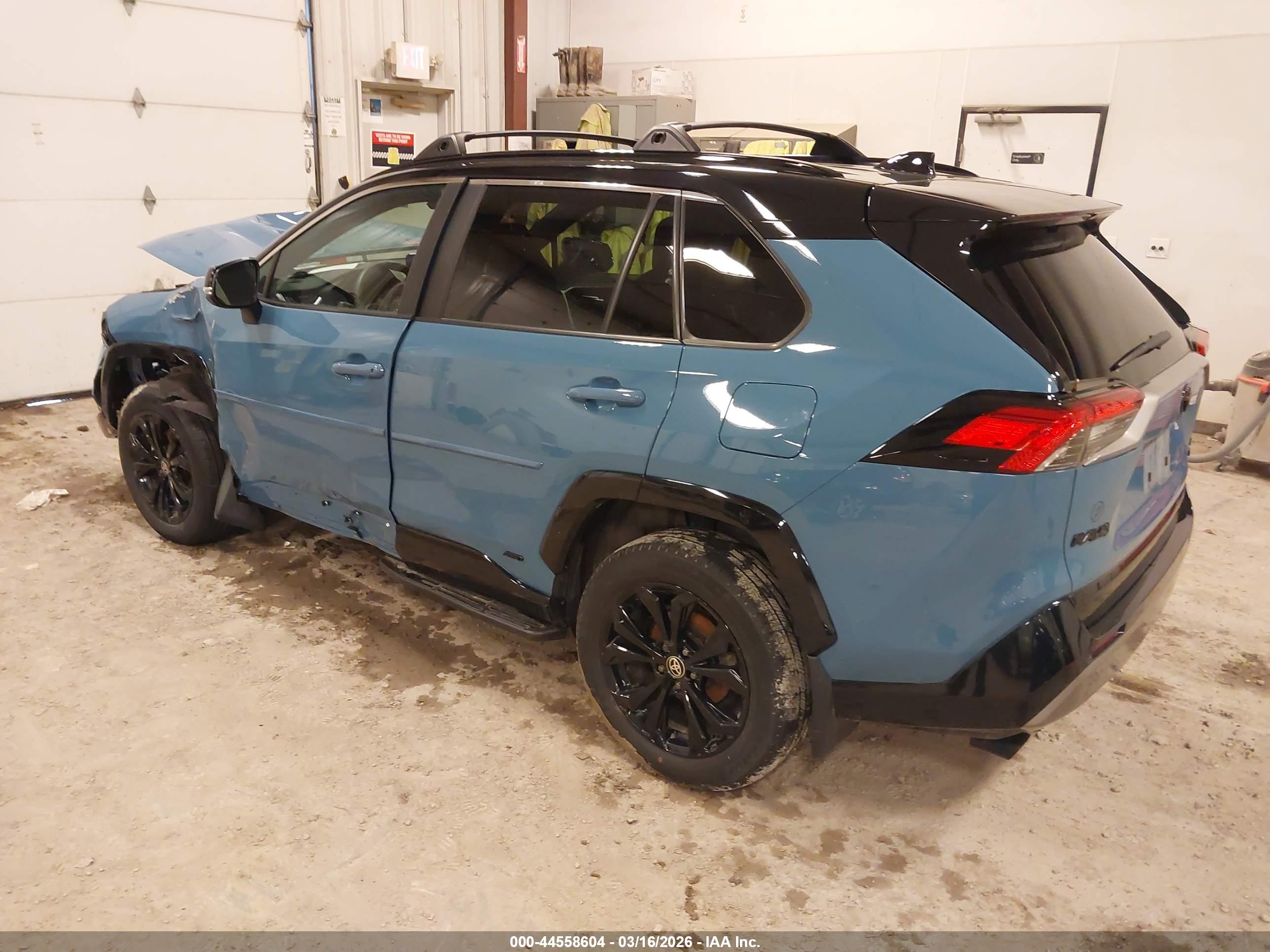 TOYOTA RAV4 image 3