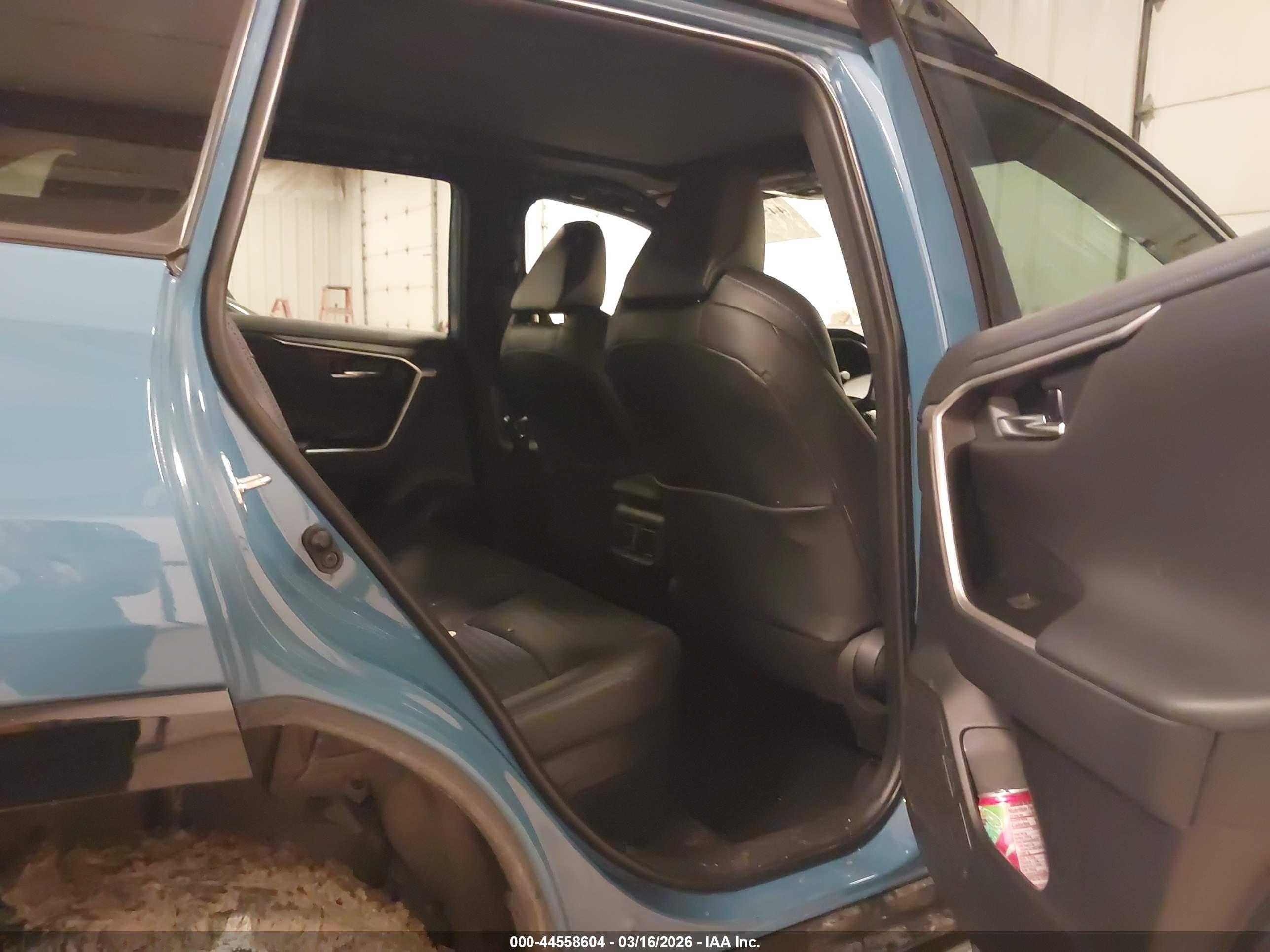 TOYOTA RAV4 image 8