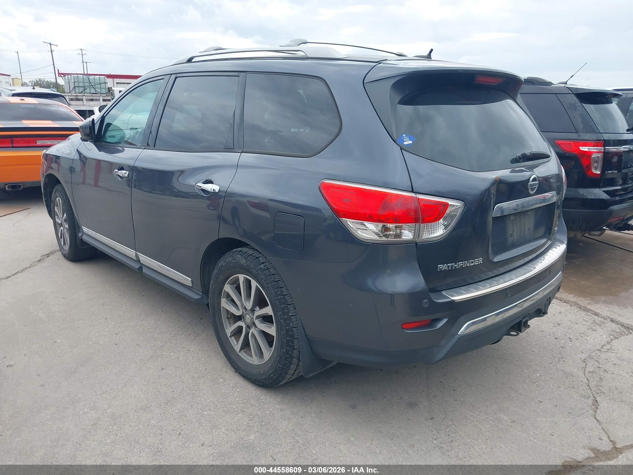 NISSAN PATHFINDER image 3