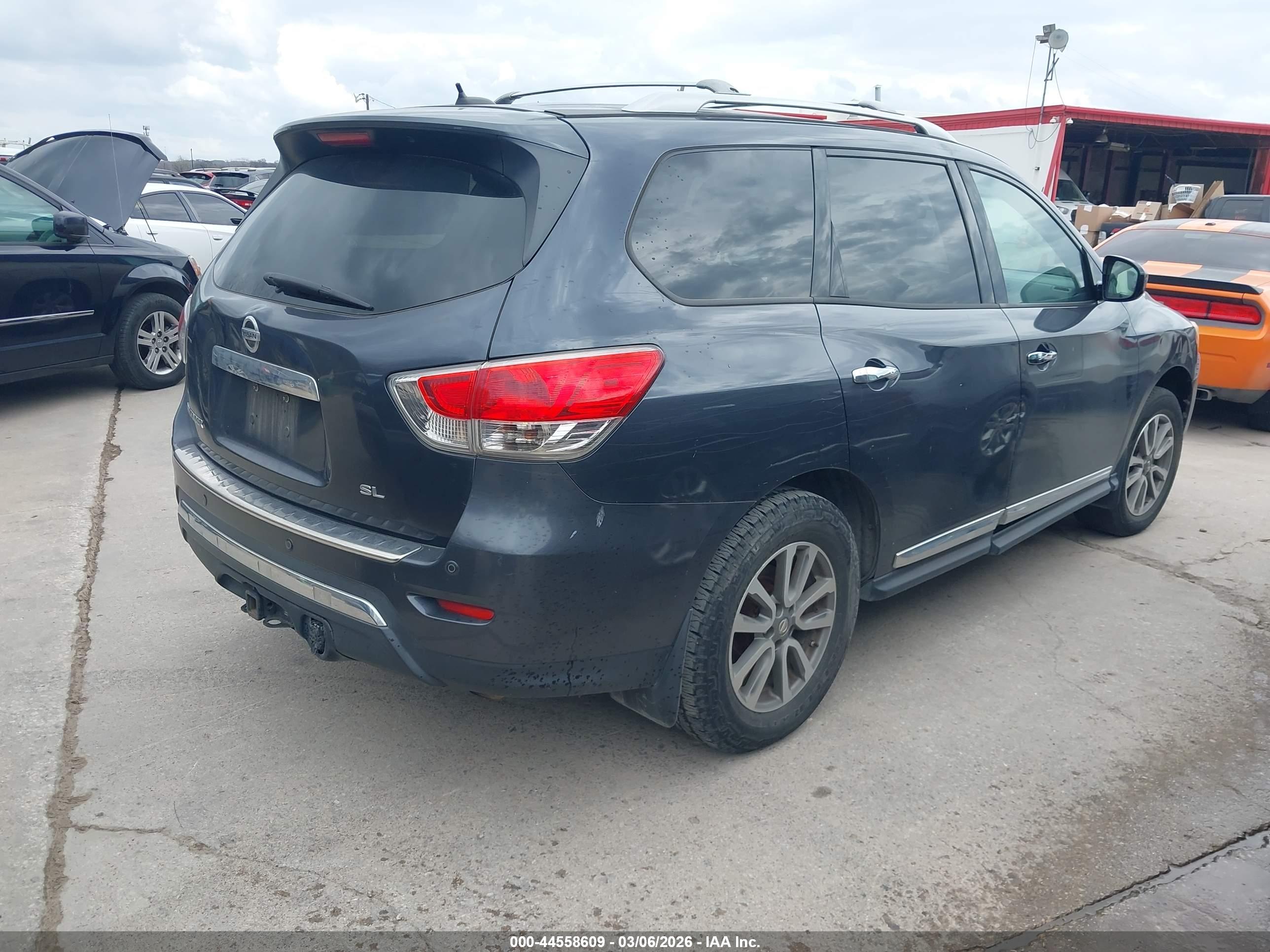 NISSAN PATHFINDER image 4