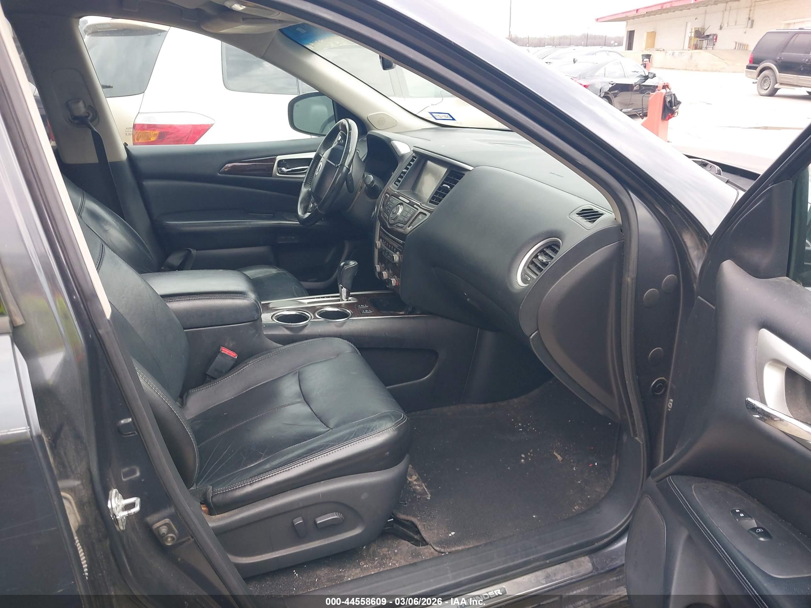 NISSAN PATHFINDER image 5