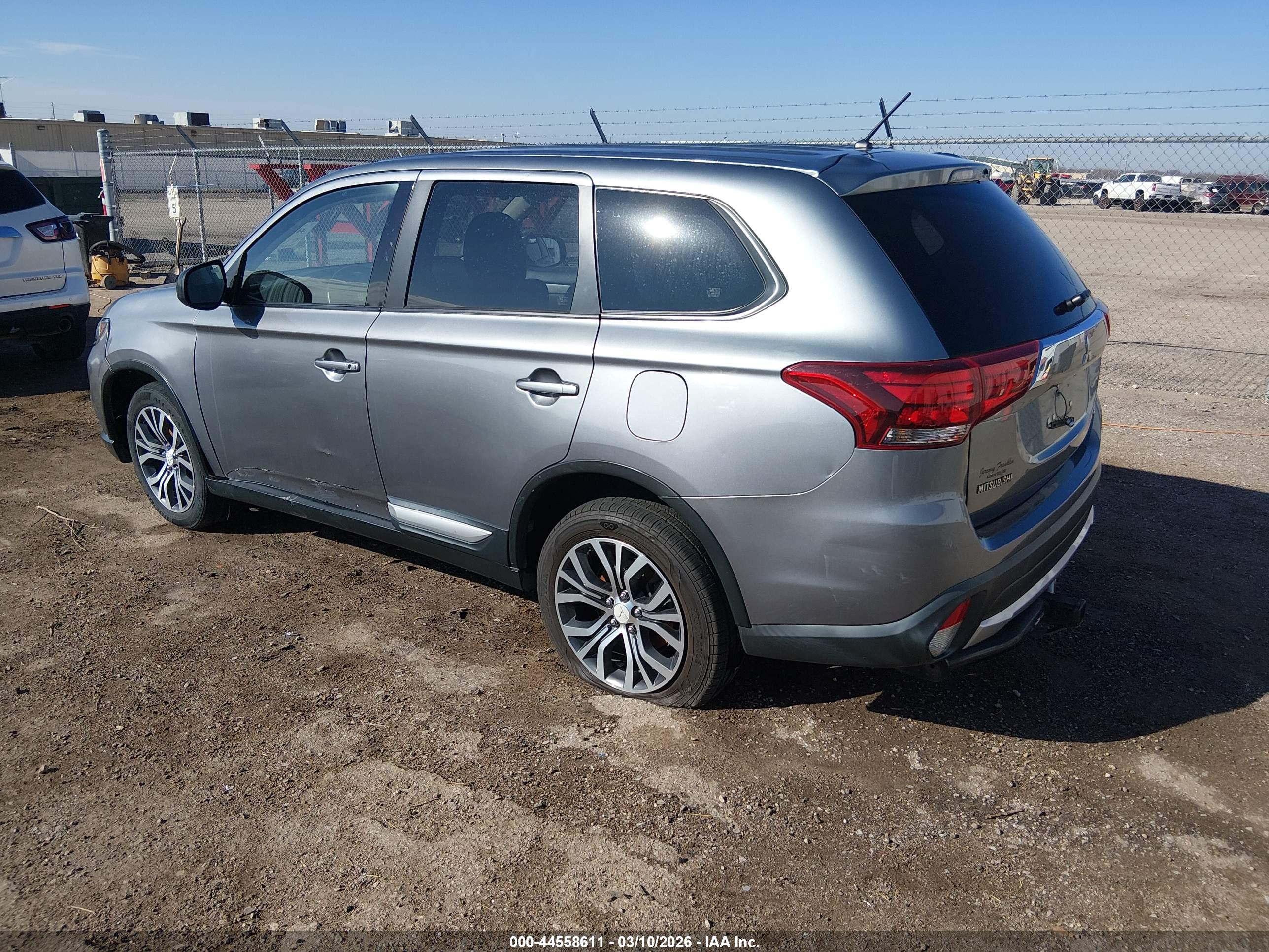 MITSUBISHI OUTLANDER image 3