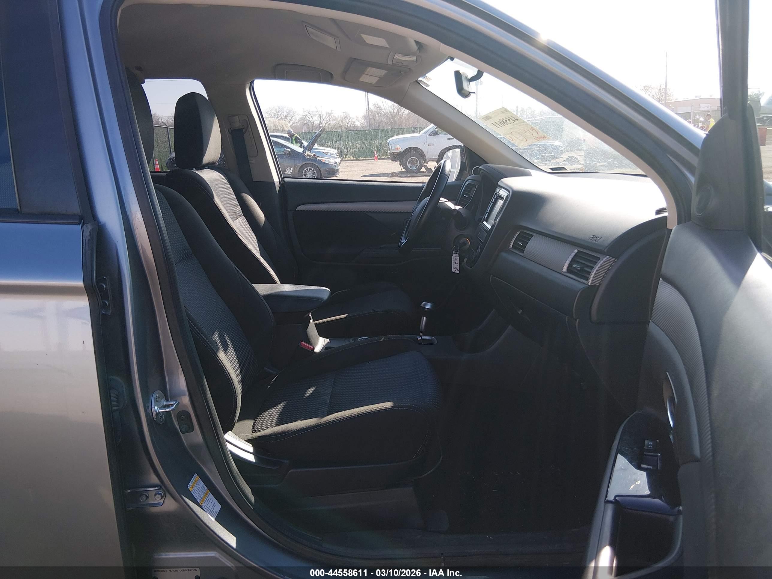 MITSUBISHI OUTLANDER image 5