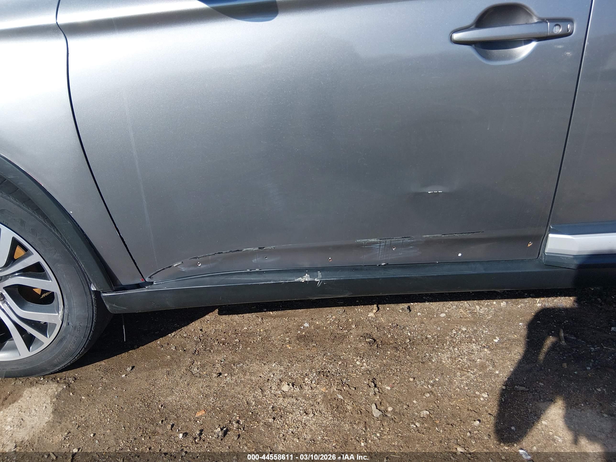 MITSUBISHI OUTLANDER image 6