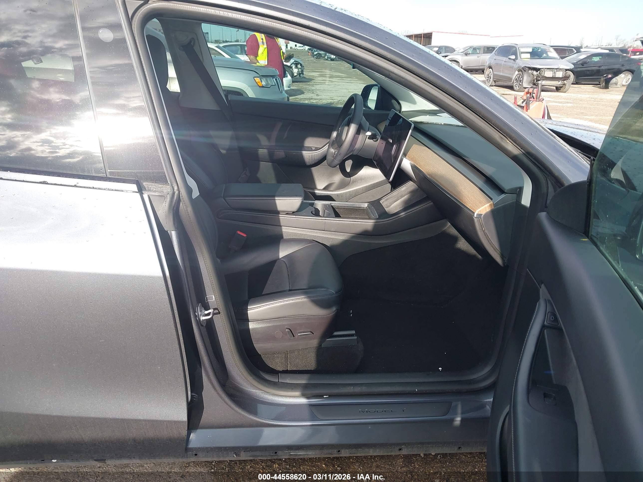 TESLA MODEL image 5