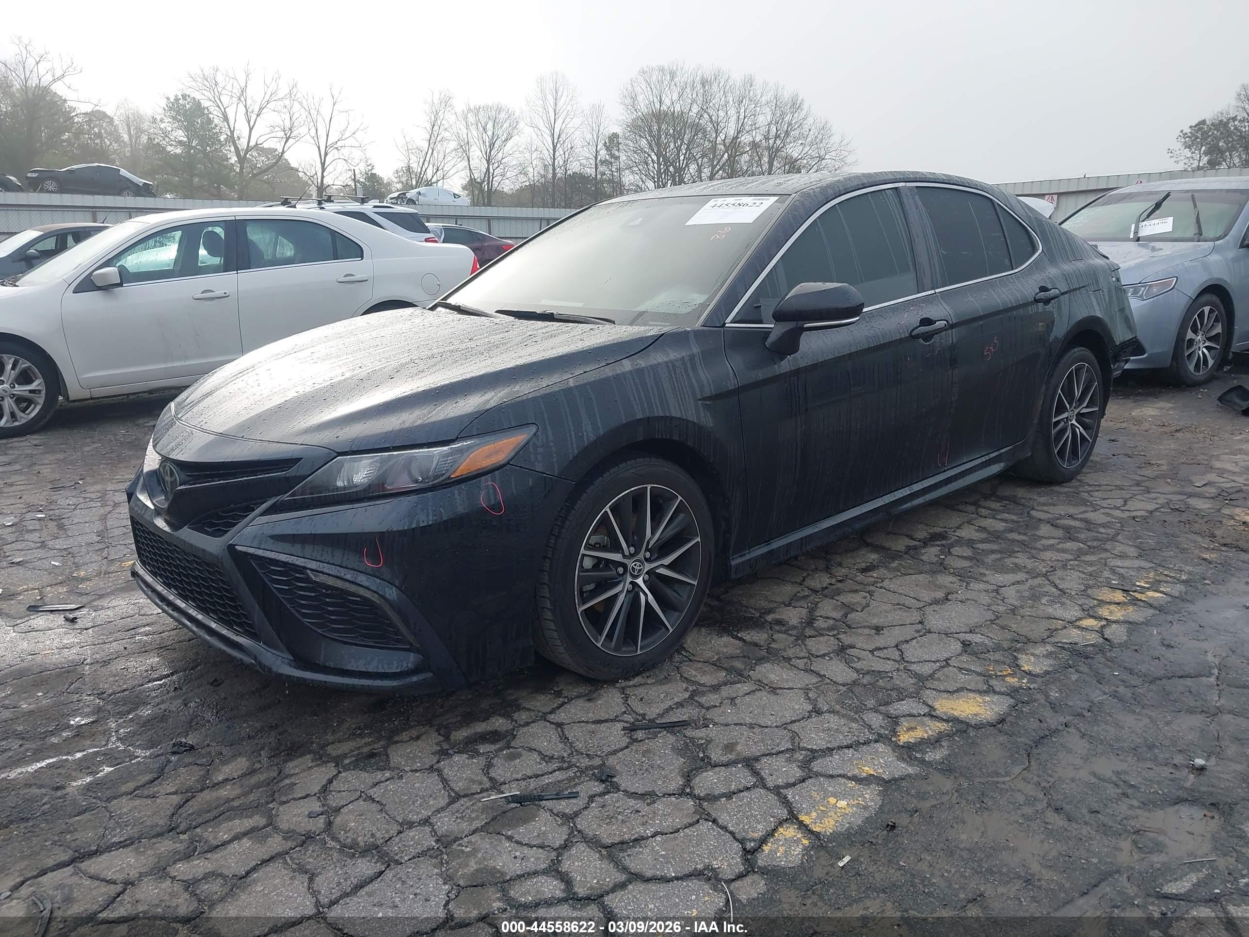 TOYOTA CAMRY image 2