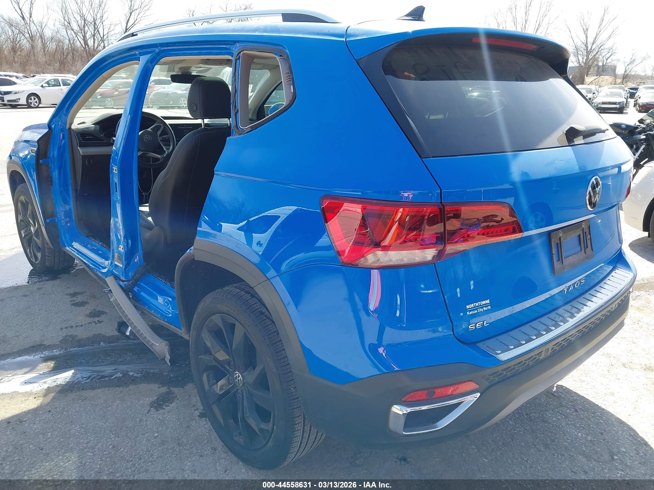 VOLKSWAGEN TAOS image 3