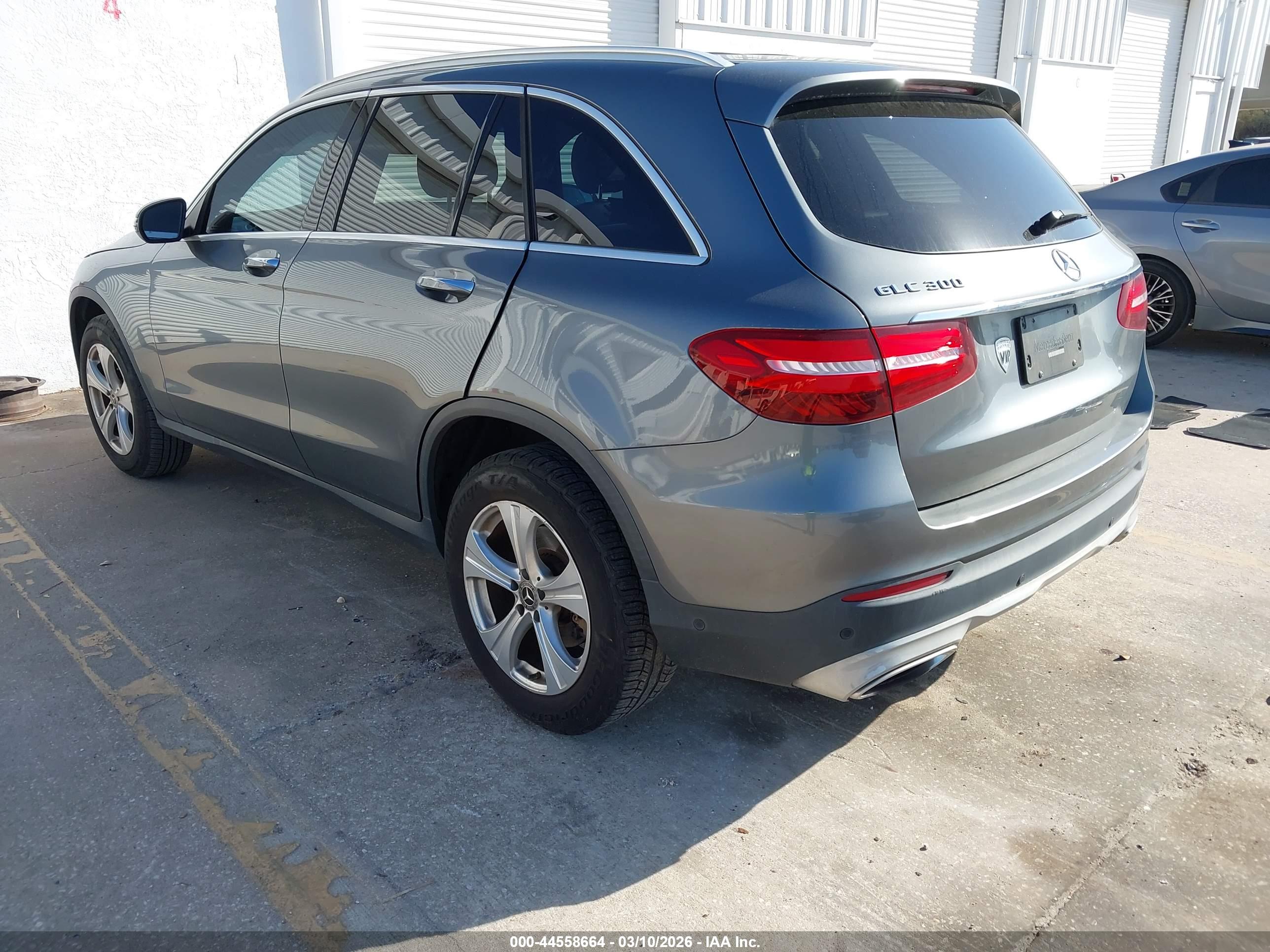 MERCEDES-BENZ GLC image 3