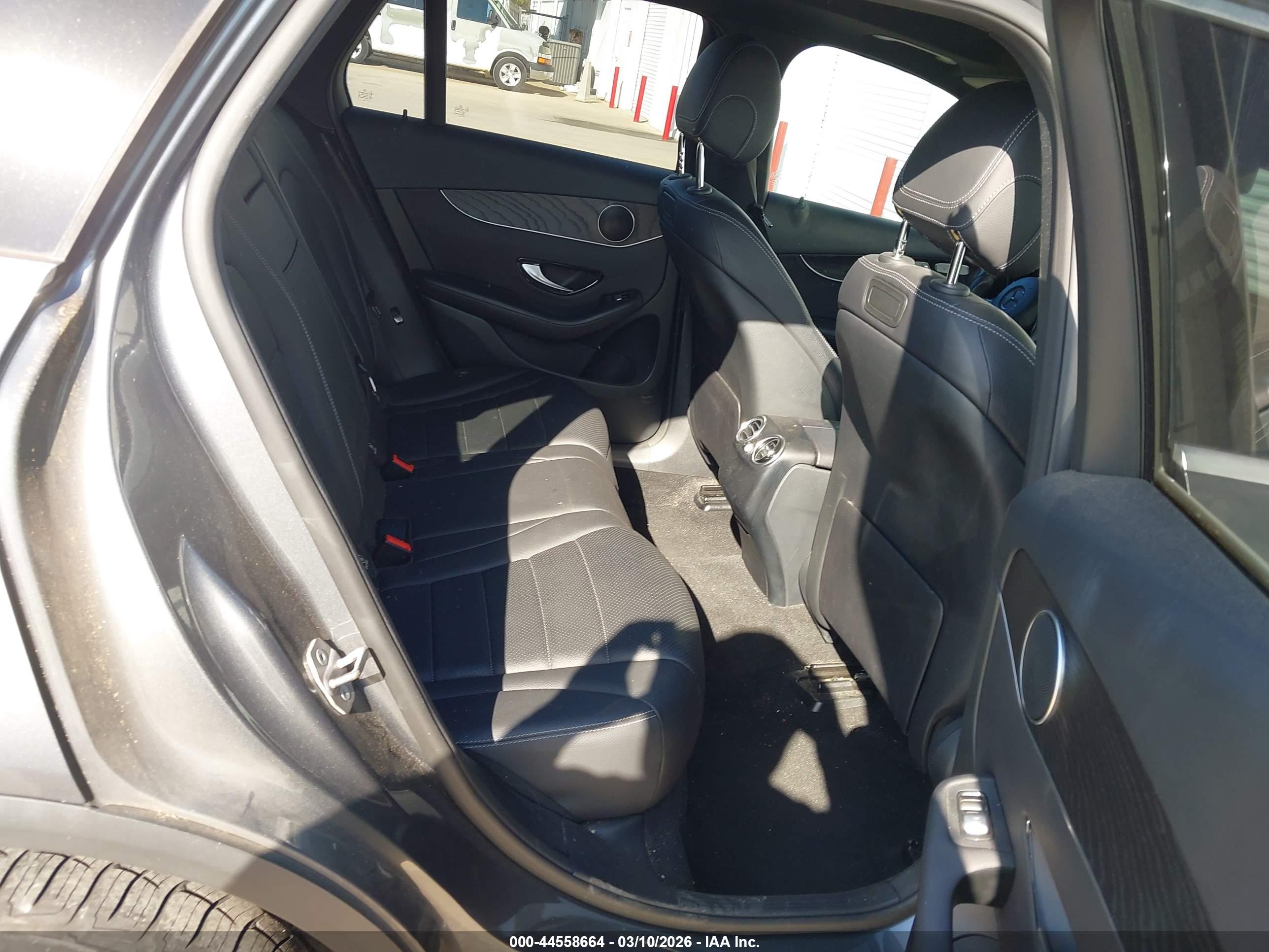 MERCEDES-BENZ GLC image 8