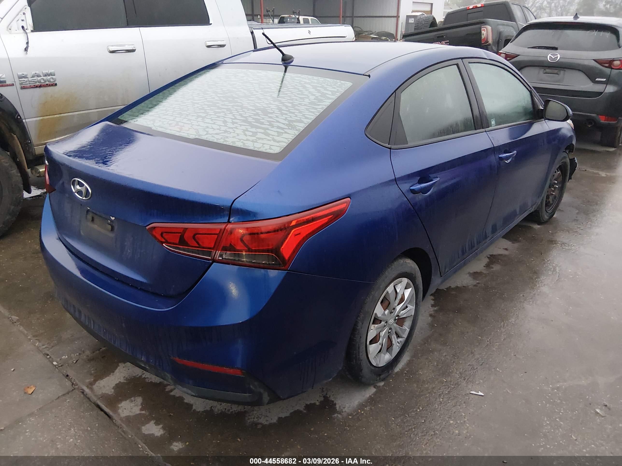 HYUNDAI ACCENT image 4