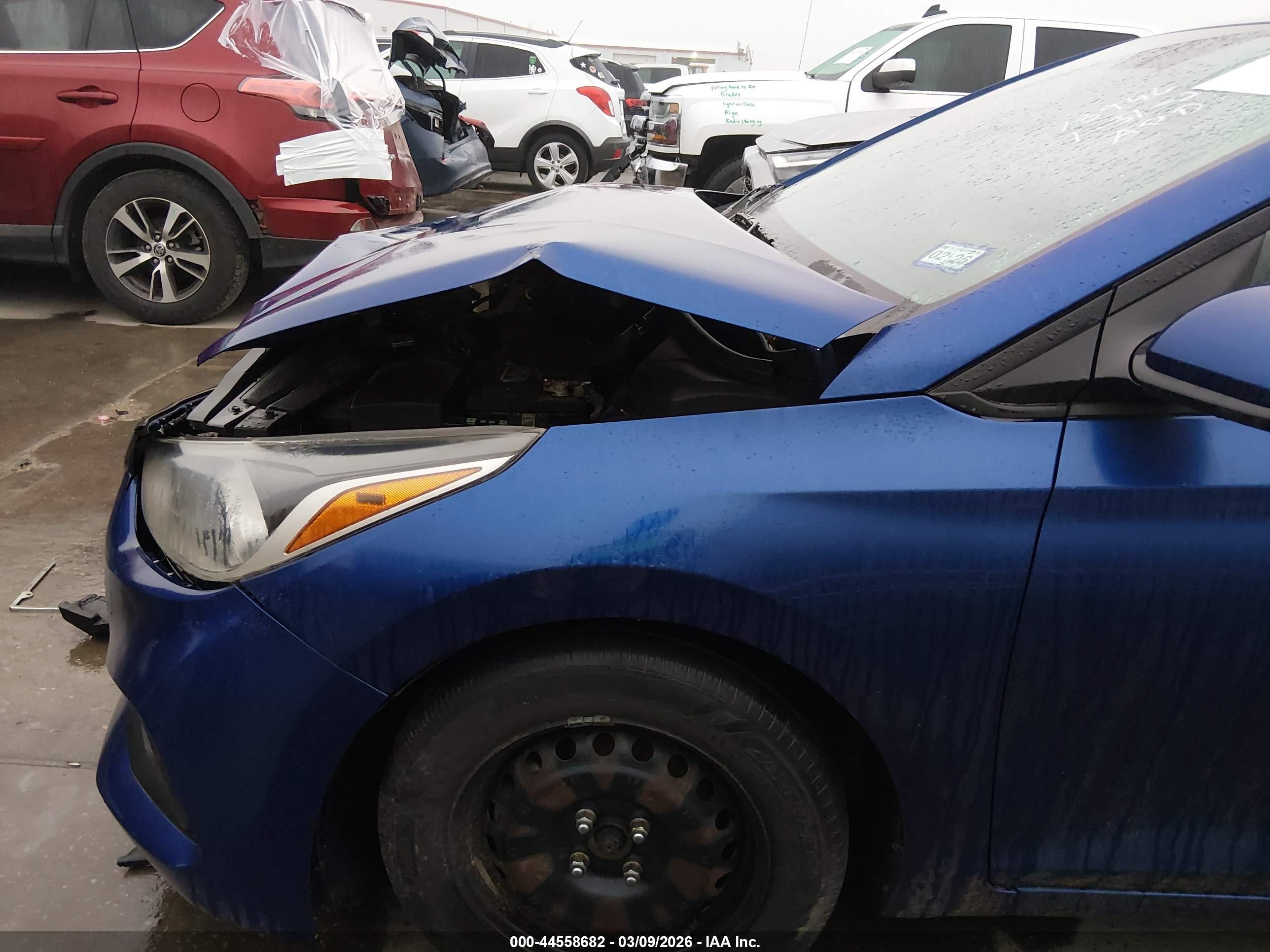 HYUNDAI ACCENT image 6