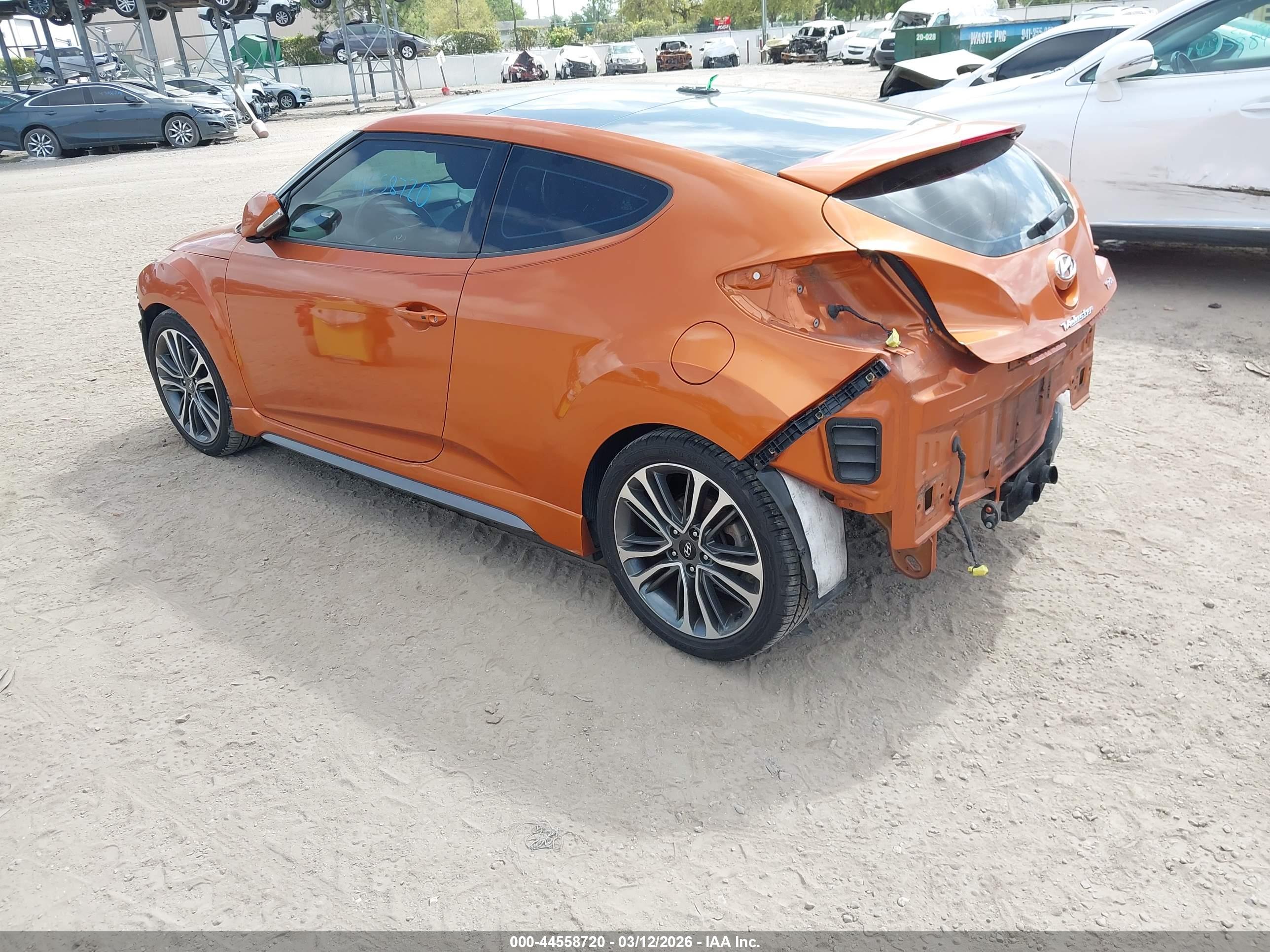 HYUNDAI VELOSTER image 3