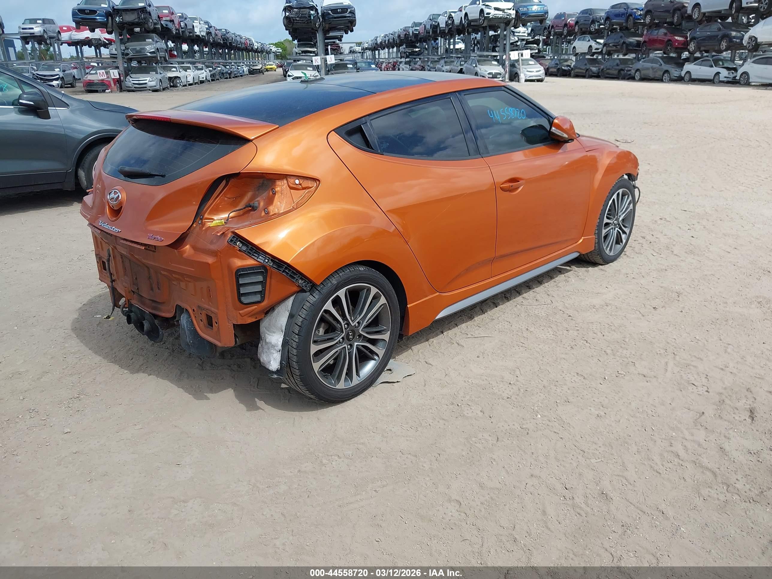 HYUNDAI VELOSTER image 4