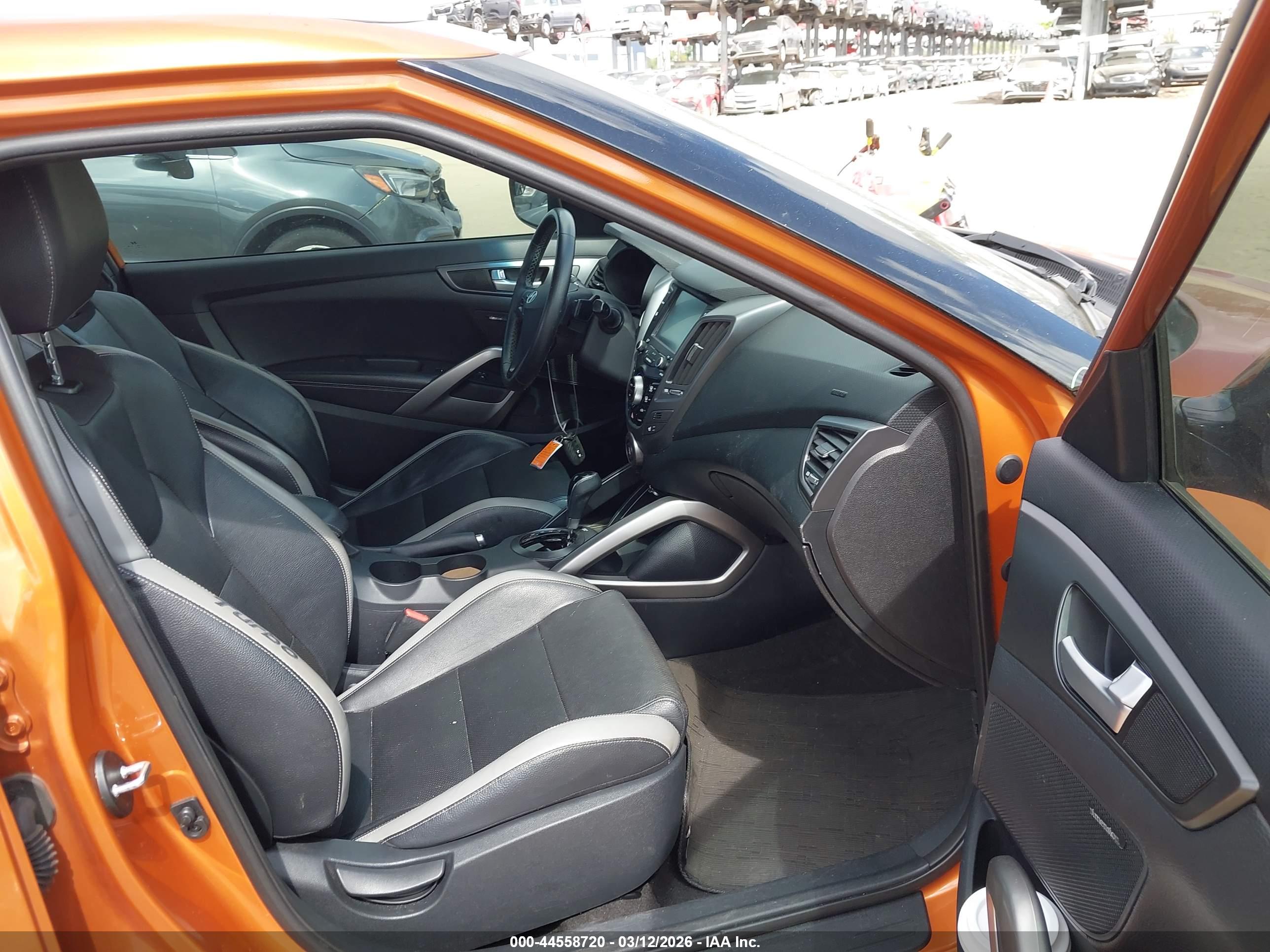 HYUNDAI VELOSTER image 5