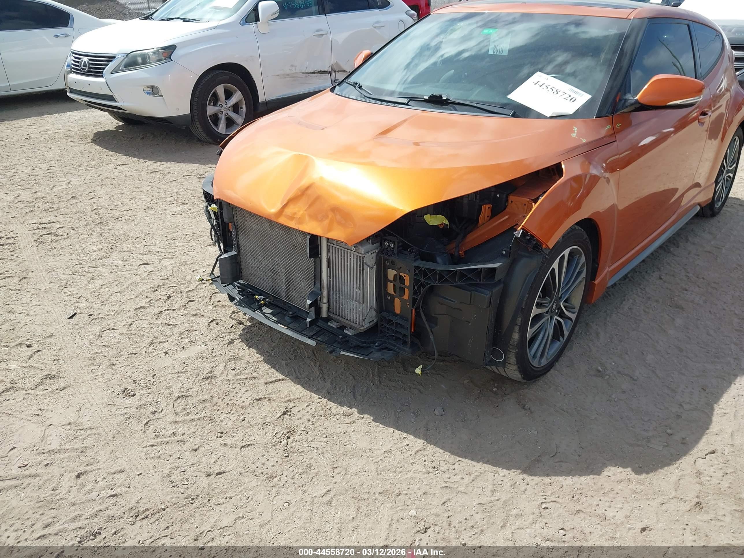 HYUNDAI VELOSTER image 6