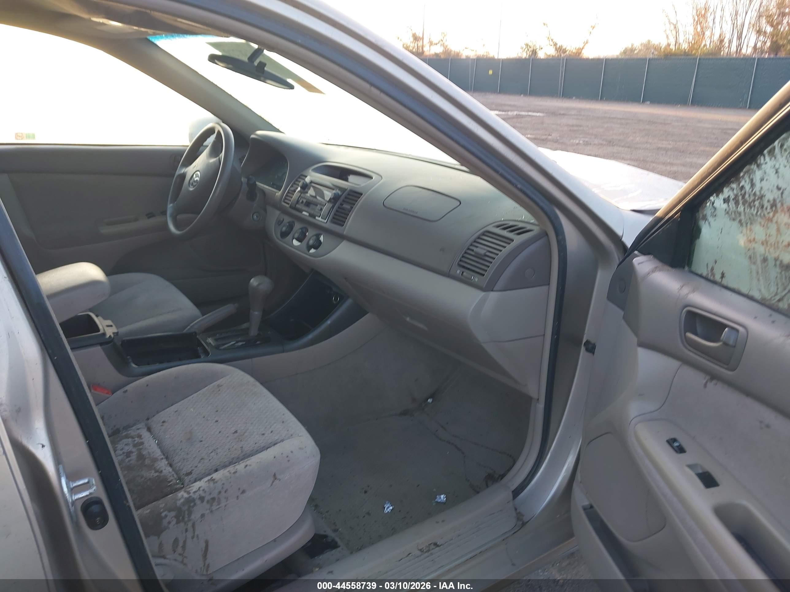 TOYOTA CAMRY image 5