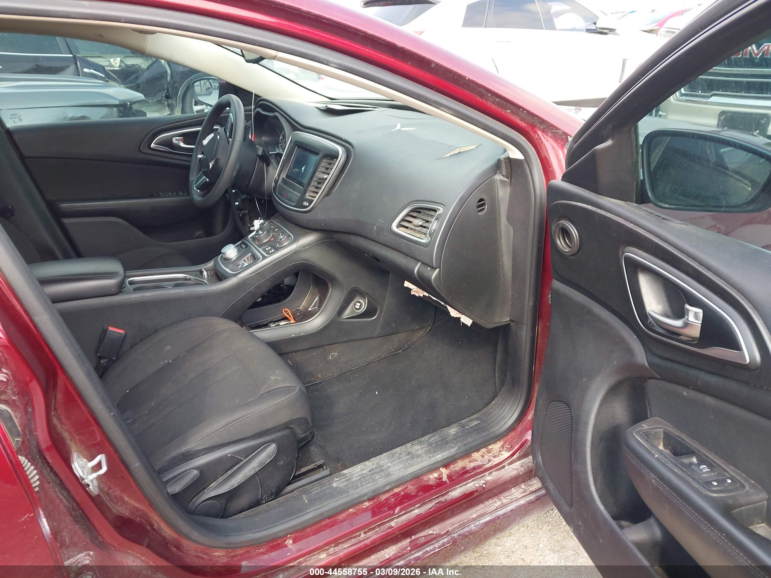 CHRYSLER 200 image 5