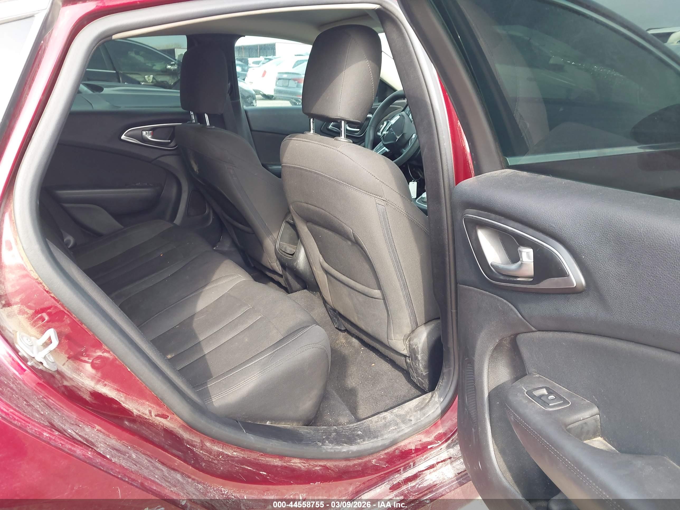 CHRYSLER 200 image 8