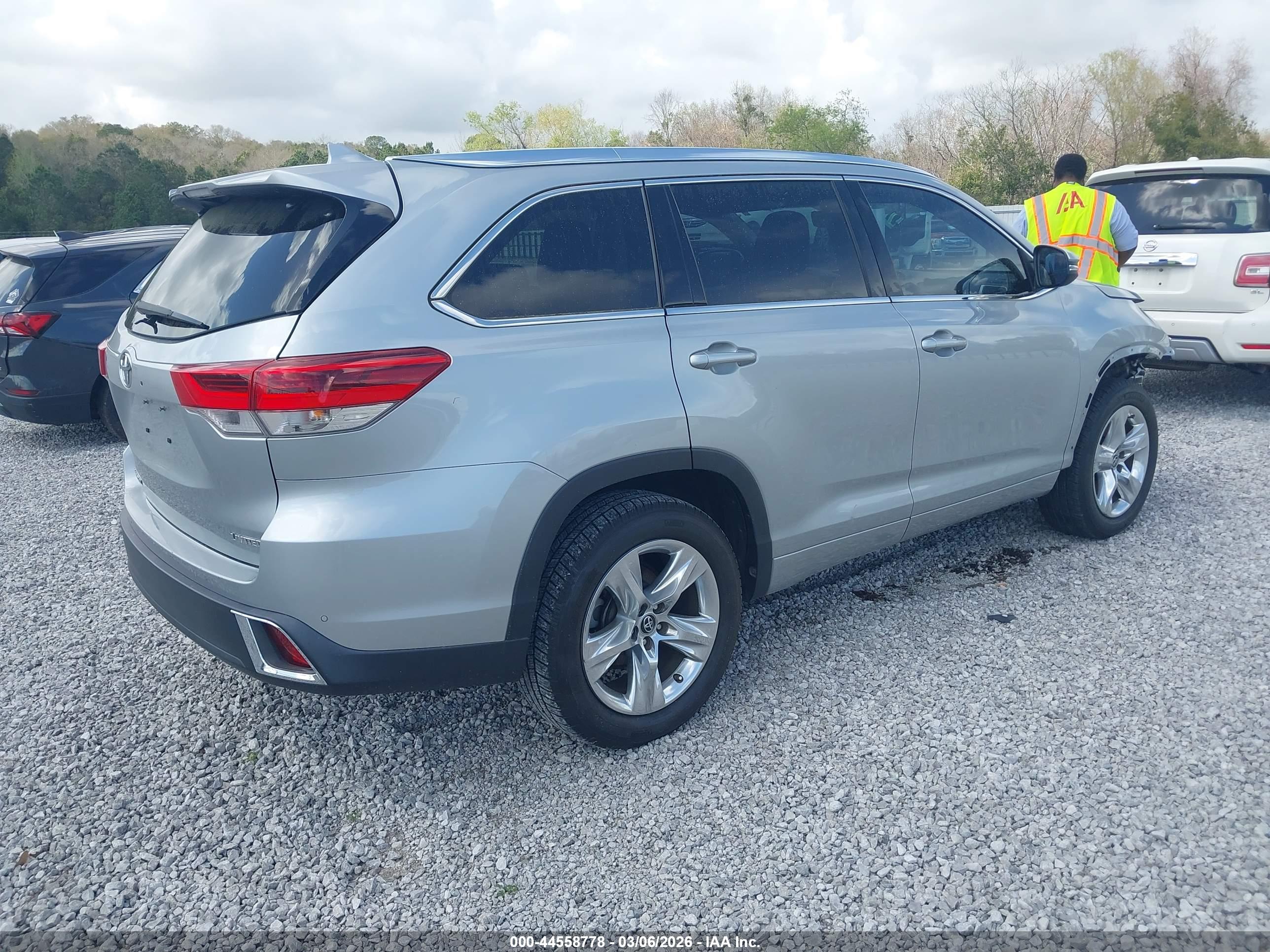 TOYOTA HIGHLANDER image 4