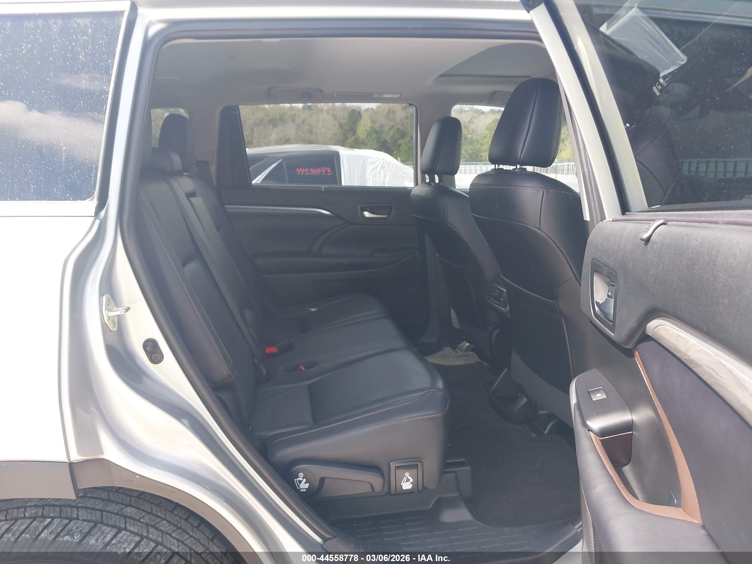 TOYOTA HIGHLANDER image 8