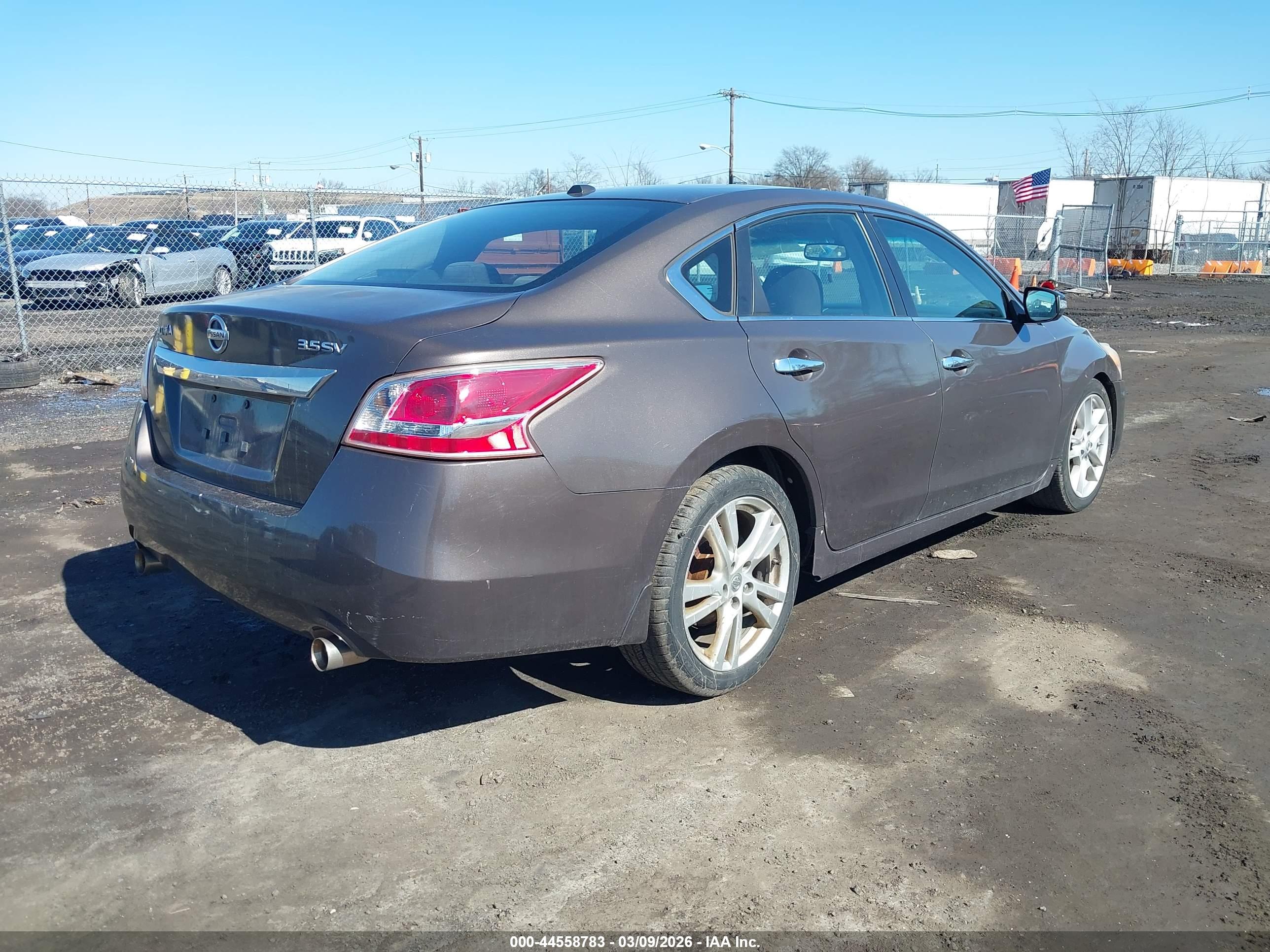 NISSAN ALTIMA image 4