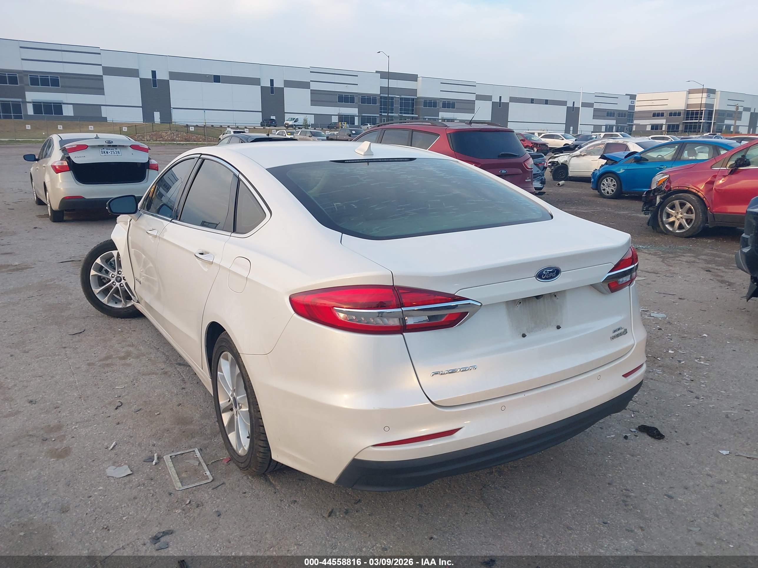 FORD FUSION image 3