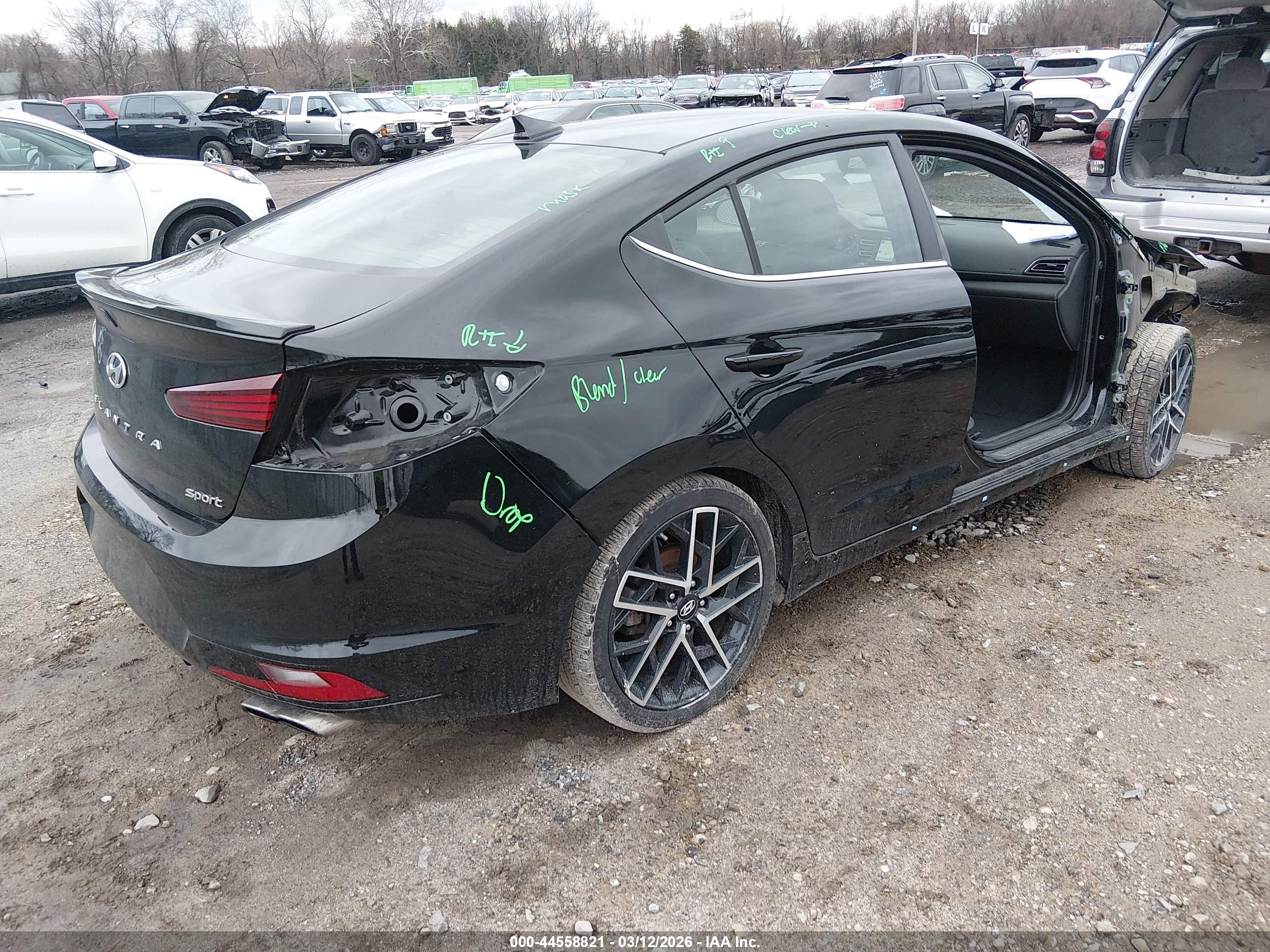 HYUNDAI ELANTRA image 4