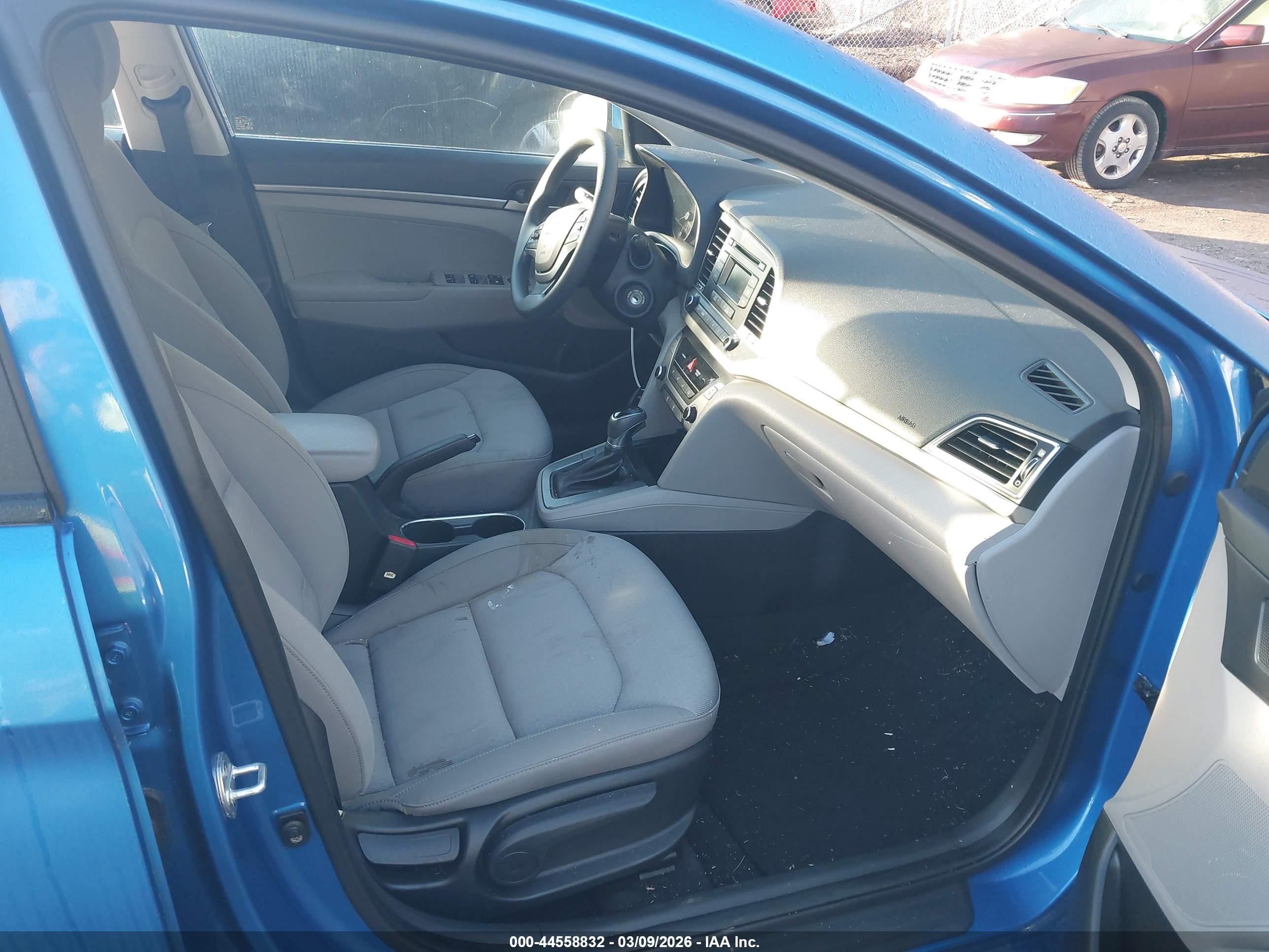 HYUNDAI ELANTRA image 5