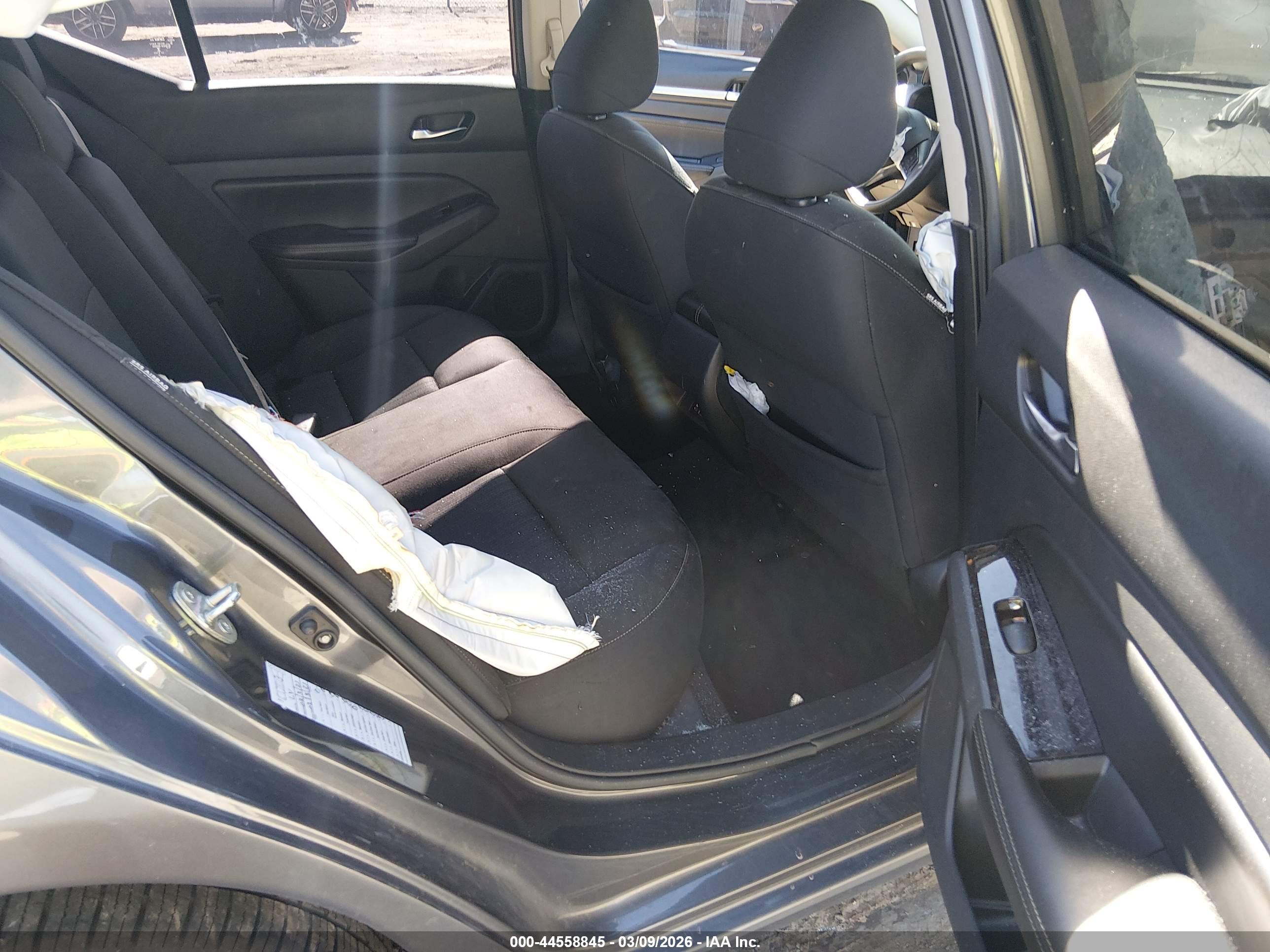 NISSAN ALTIMA image 8