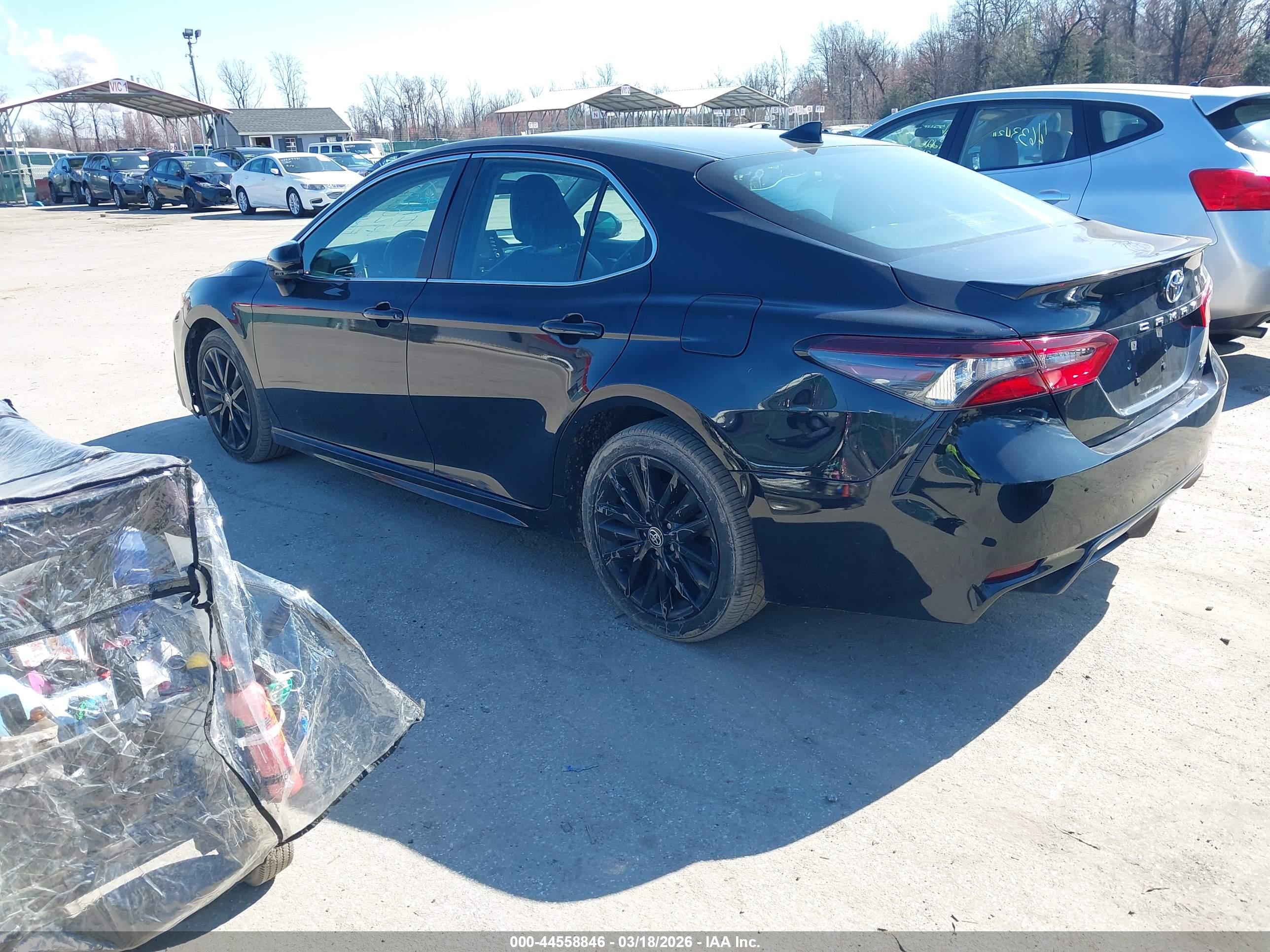 TOYOTA CAMRY image 3