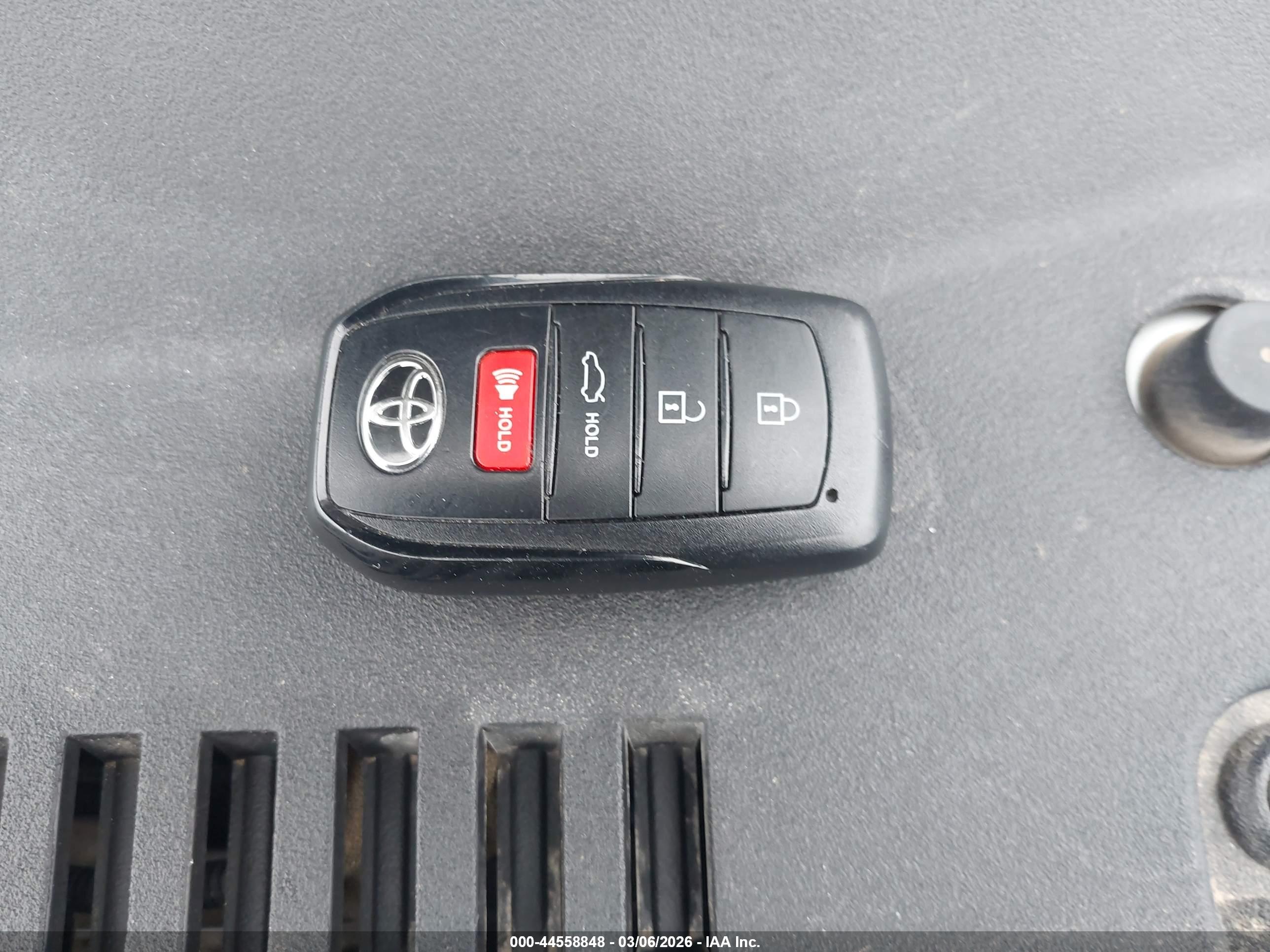 TOYOTA CAMRY image 11