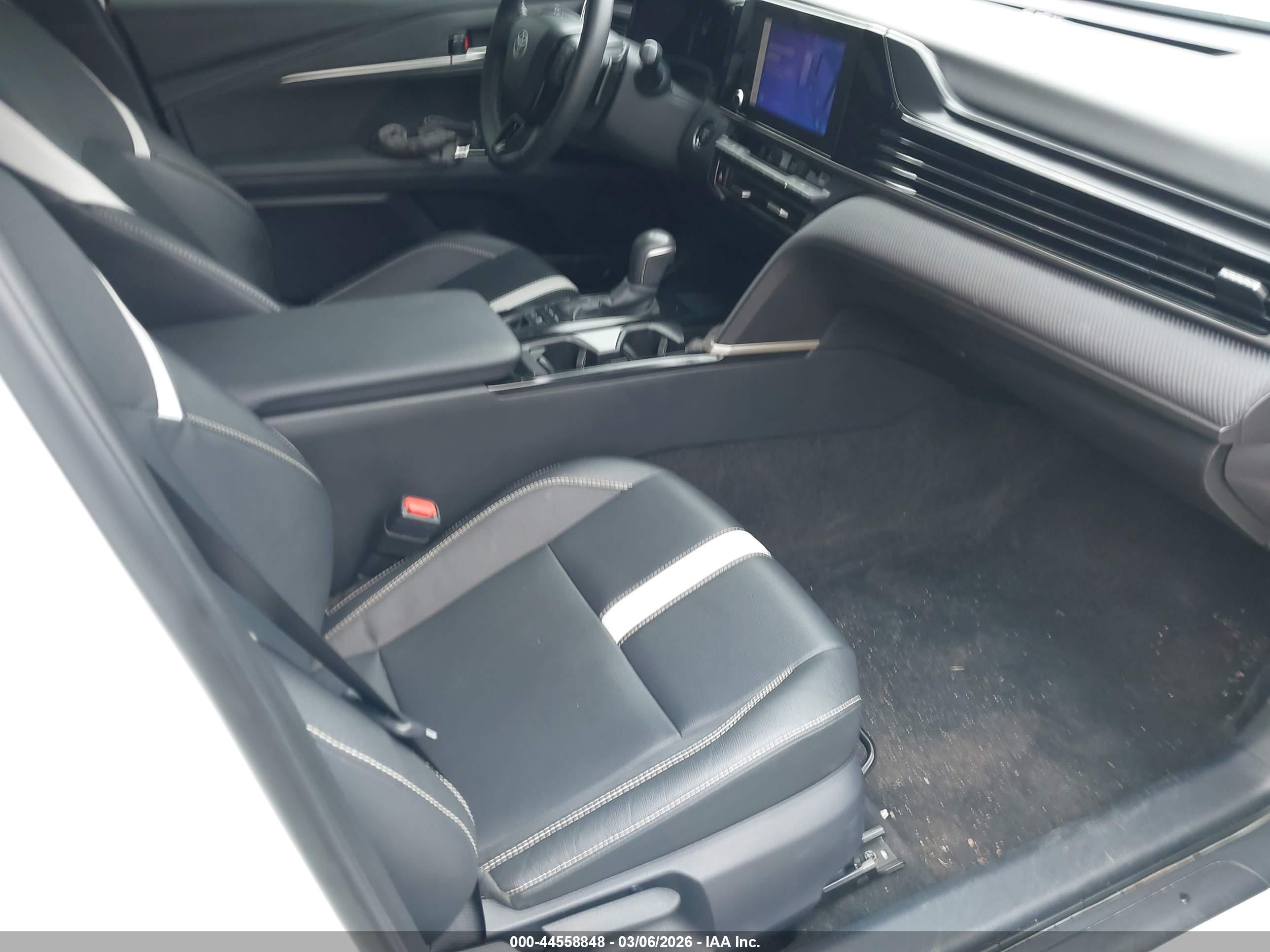 TOYOTA CAMRY image 5