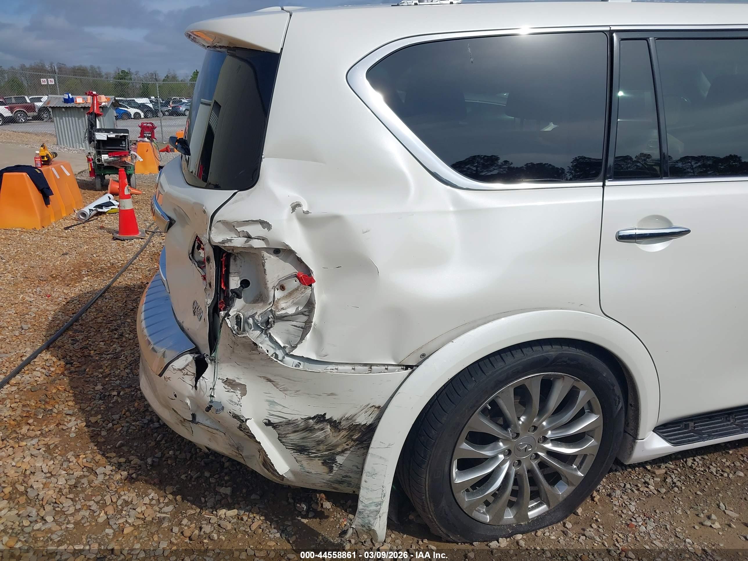 INFINITI QX80 image 6