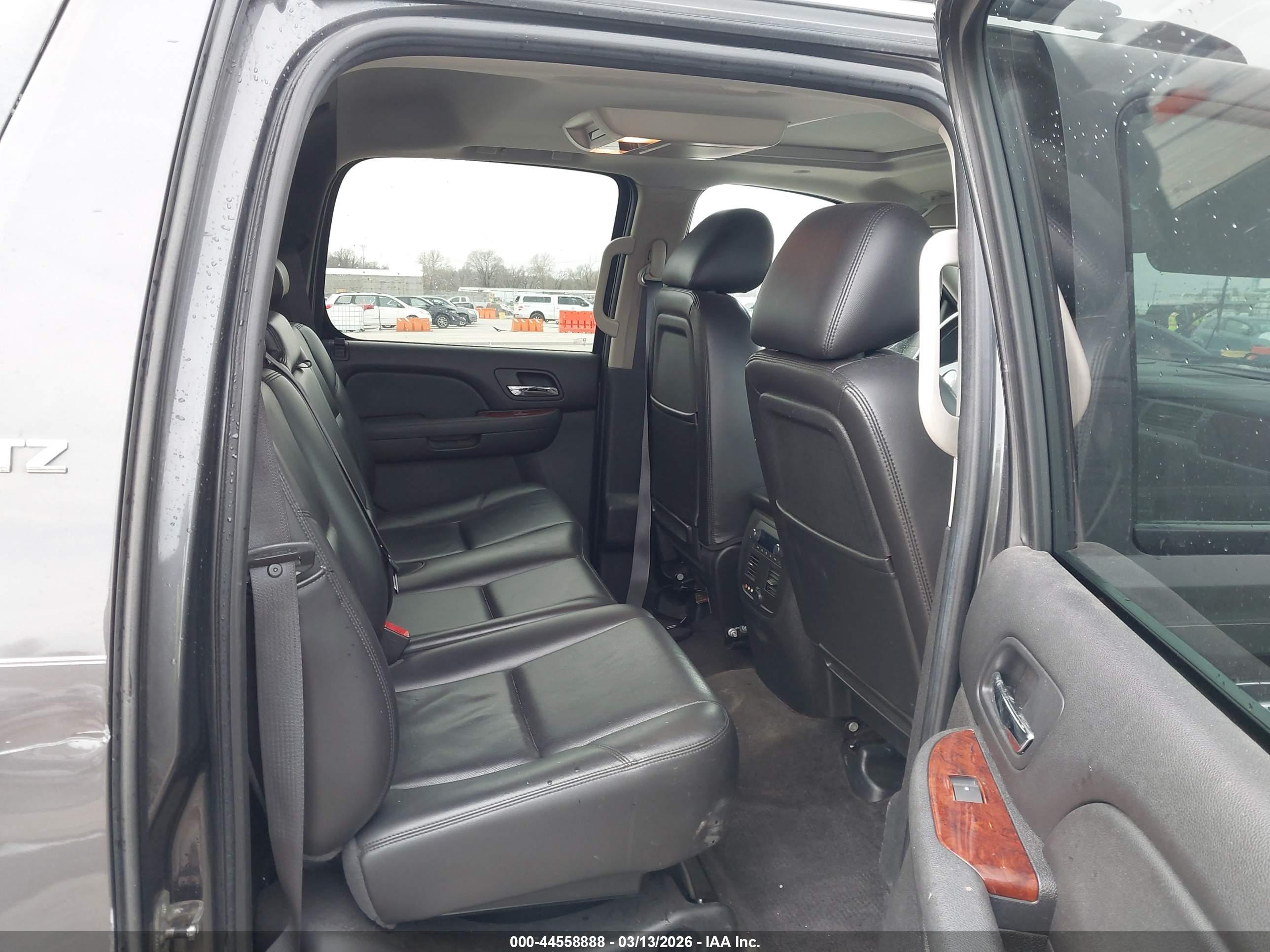 CHEVROLET AVALANCHE image 8
