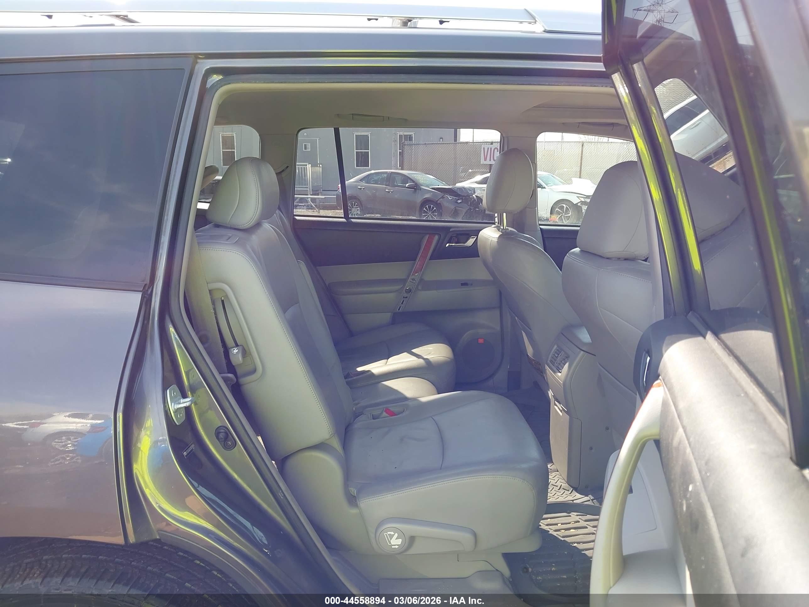 TOYOTA HIGHLANDER image 8