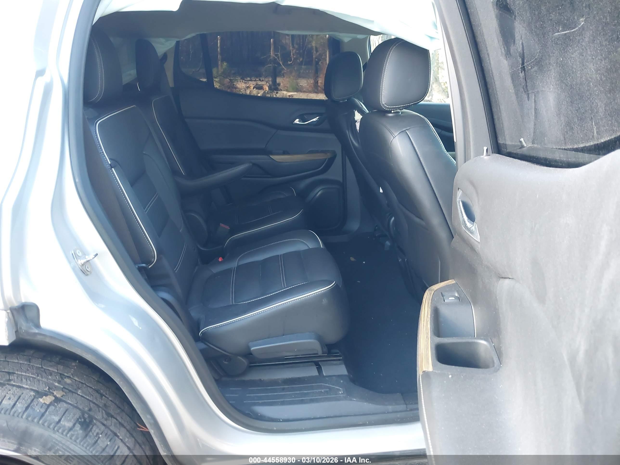 GMC ACADIA image 8