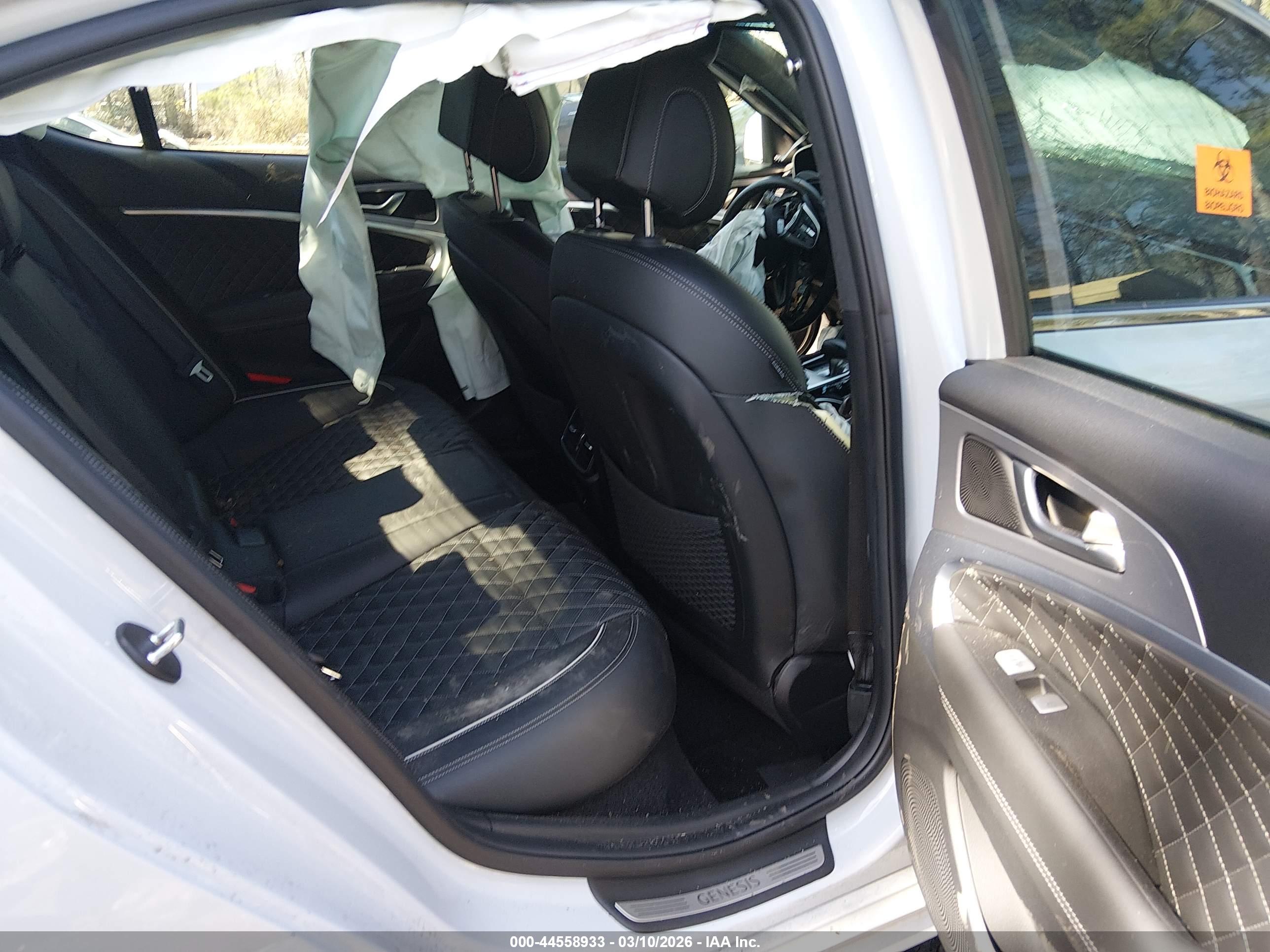 GENESIS G70 image 8