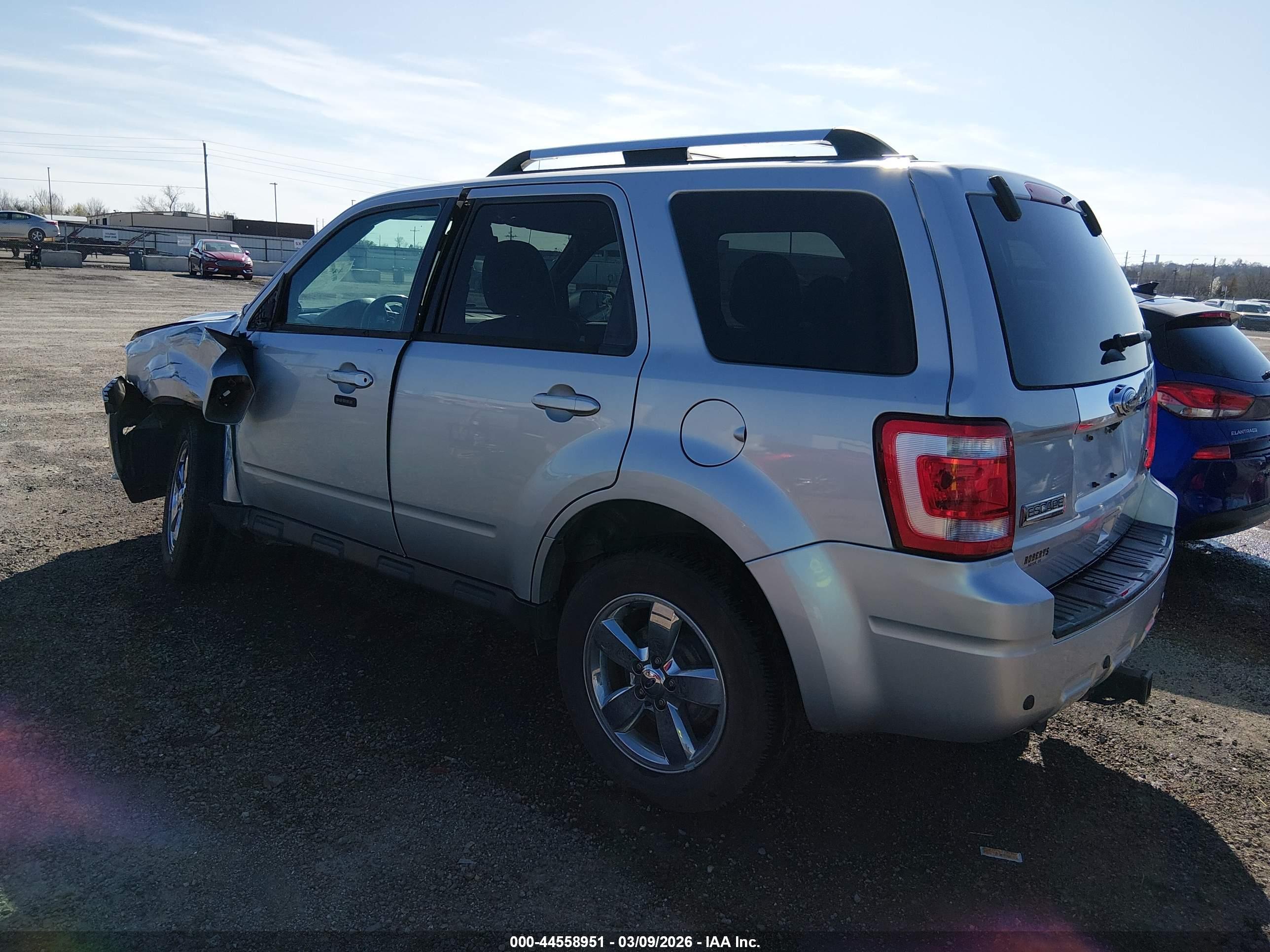 FORD ESCAPE image 3