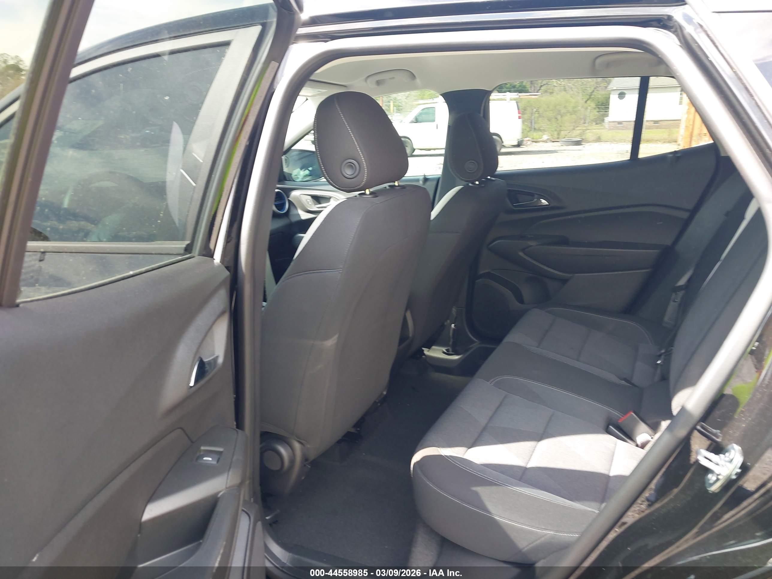 CHEVROLET TRAX image 8