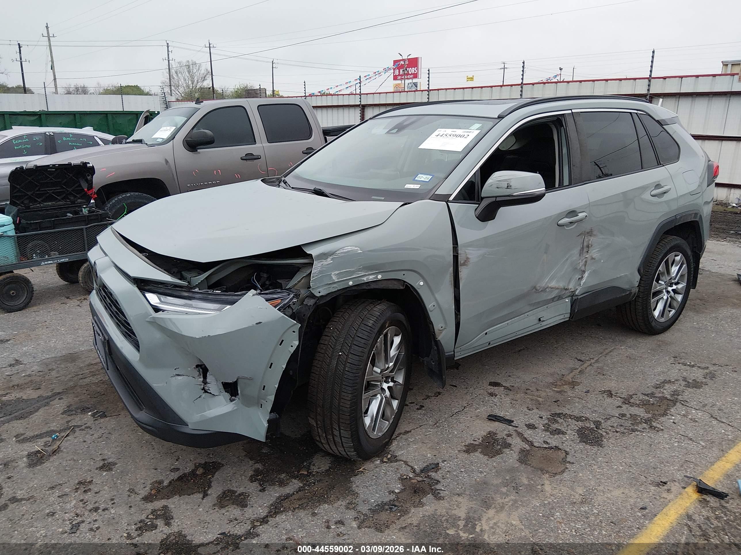 TOYOTA RAV4 image 2