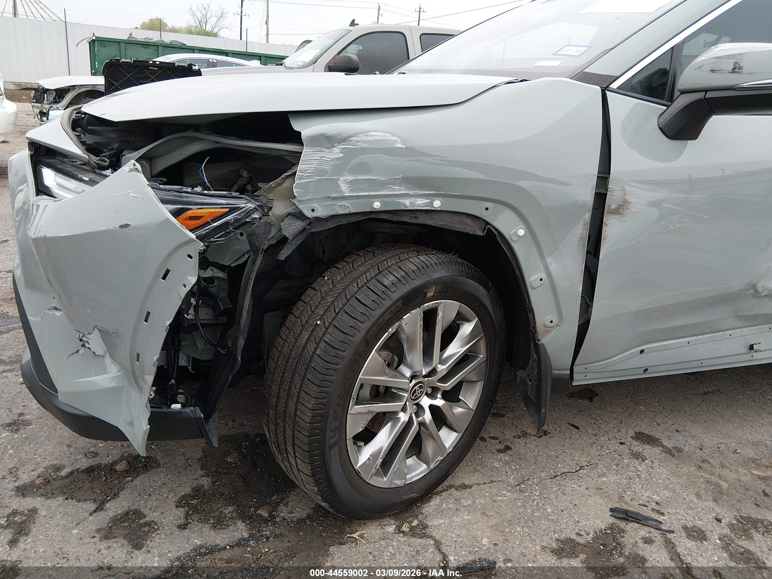 TOYOTA RAV4 image 6