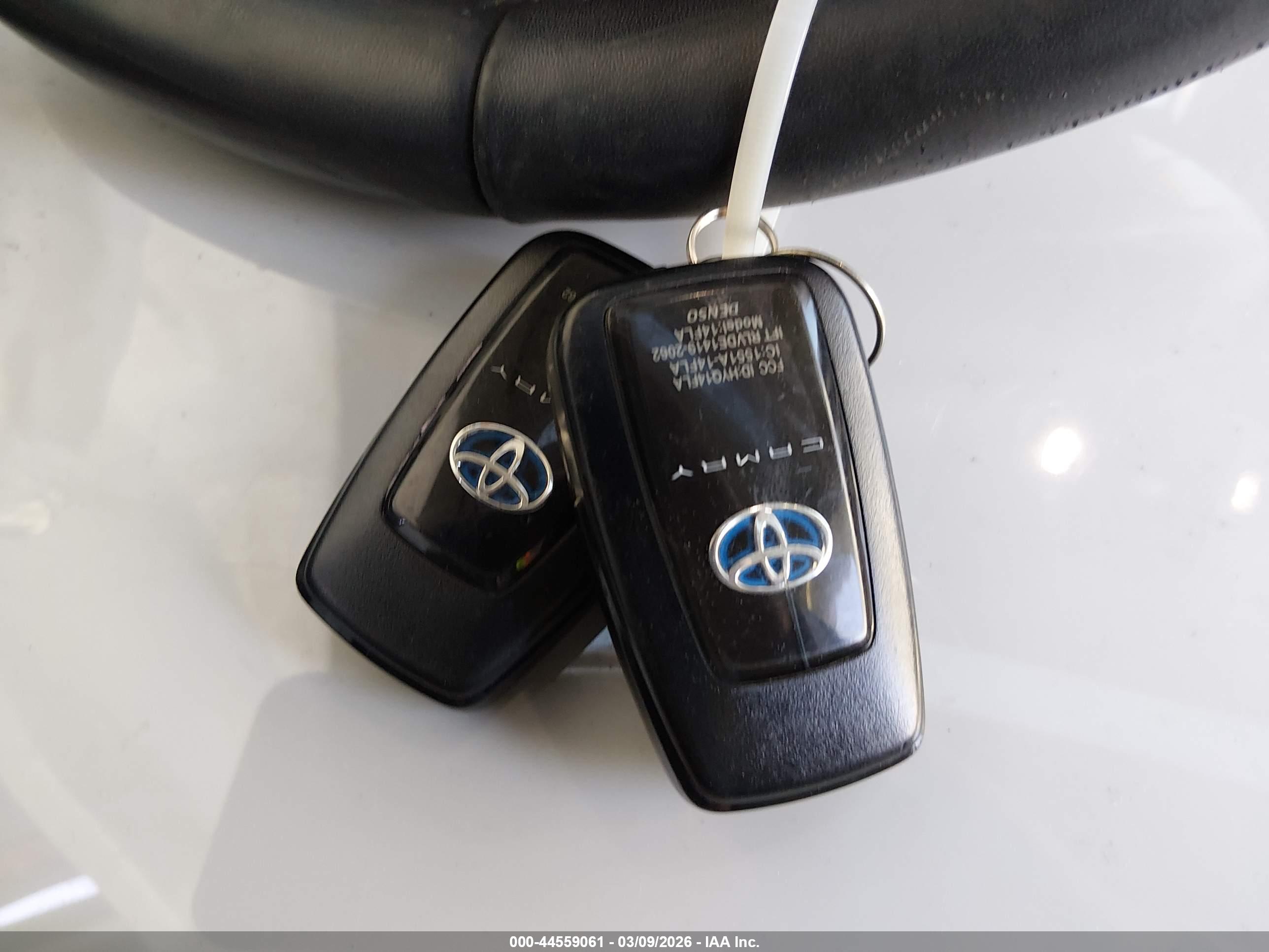 TOYOTA CAMRY image 11